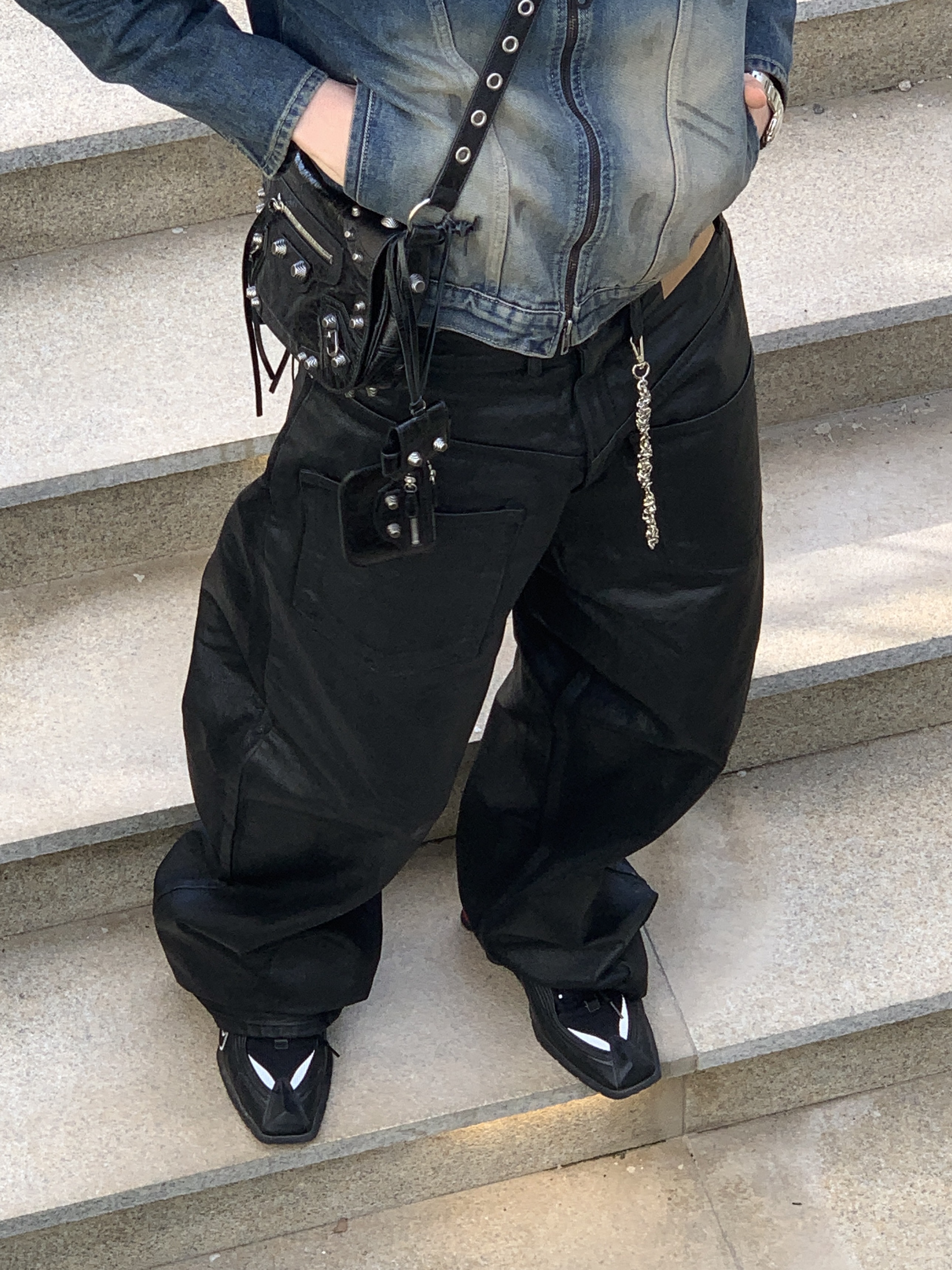 Nike x Martine Rose Shox MR4 Black, Project G/R Coated Backward Denim Pants Black 착용 스타일 - 4
