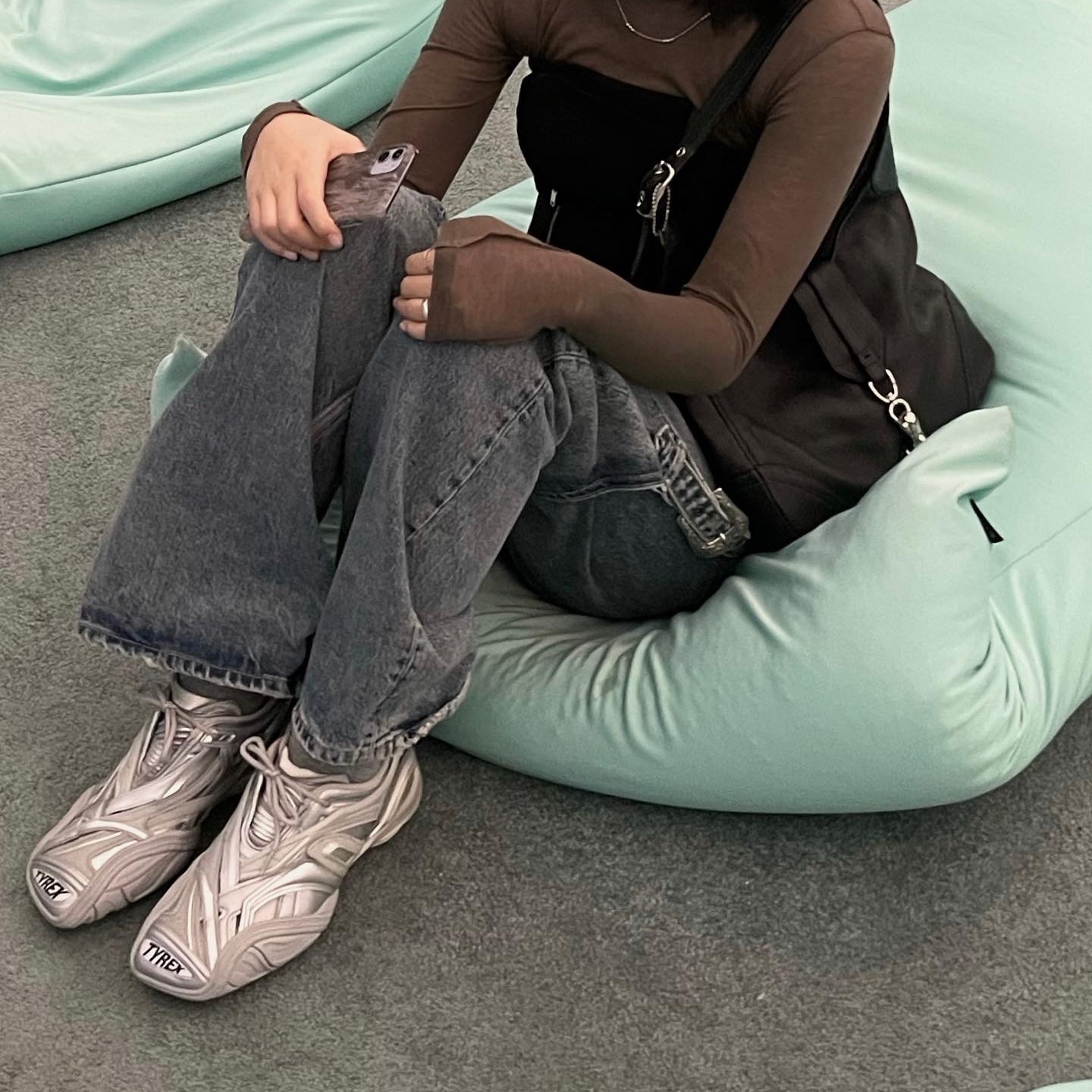 (W) Balenciaga Tyrex Sneakers Silver, Balenciaga Tyrex Sneakers Silver 착용 스타일 - 3