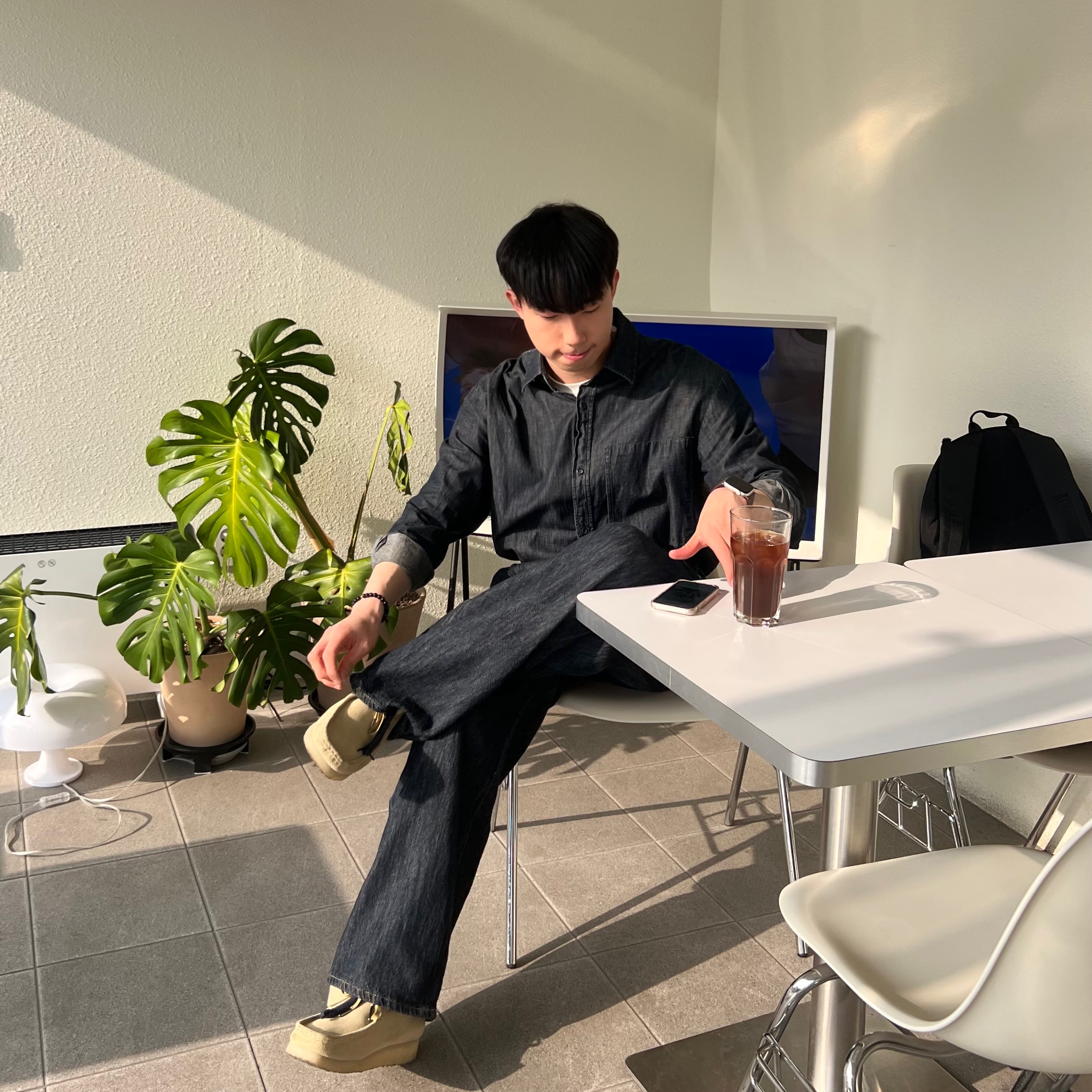 Clarks Wallabee Maple Suede 착용 스타일 - 1
