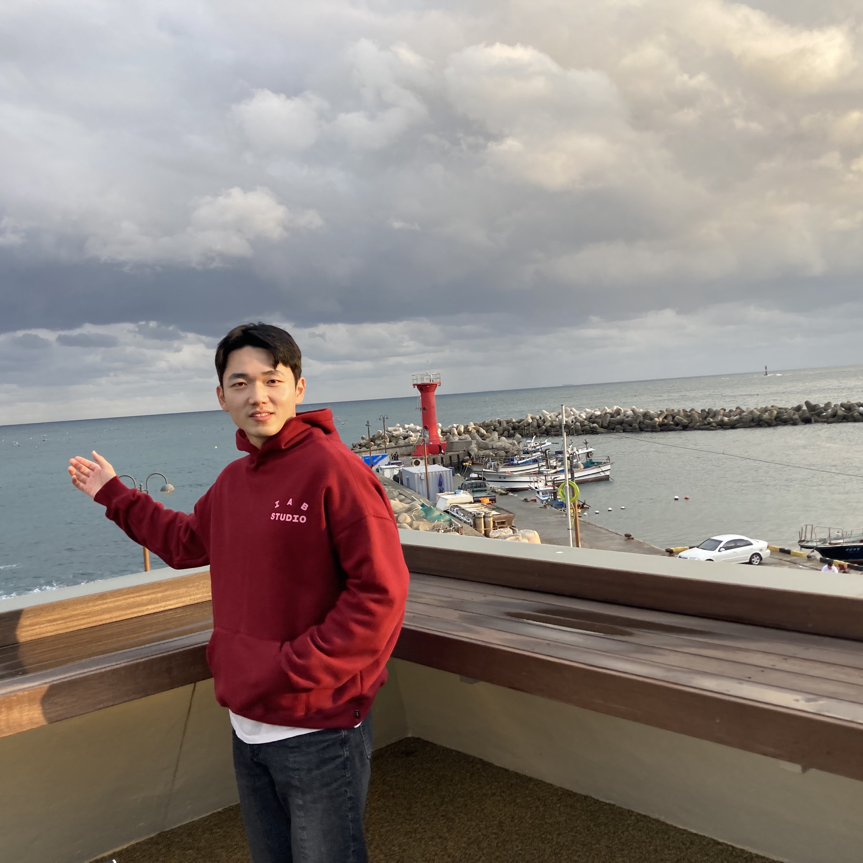 IAB Studio Hoodie Raspberry 착용 스타일 - 2