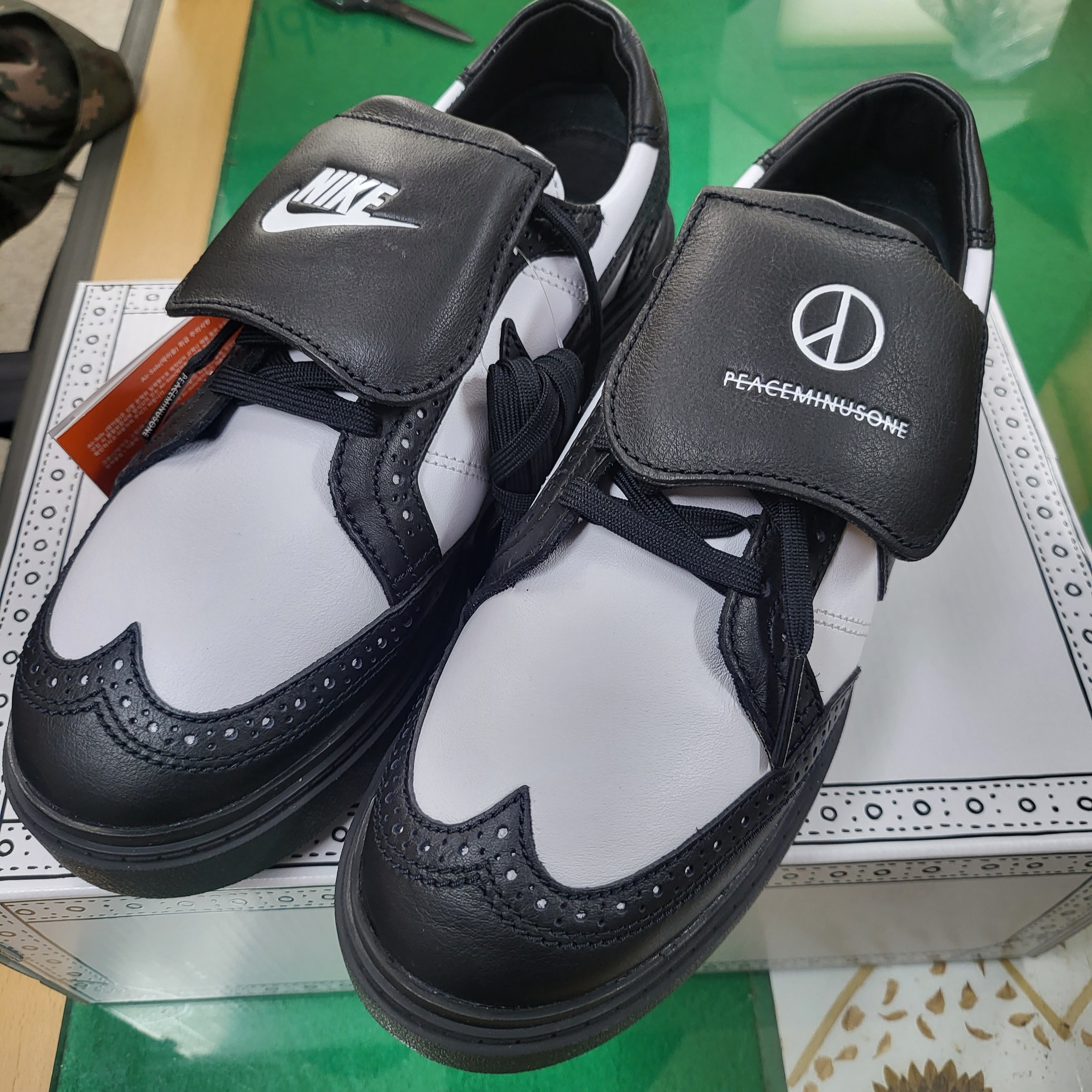 Nike x Peaceminusone Kwondo1 Black and White 착용 스타일