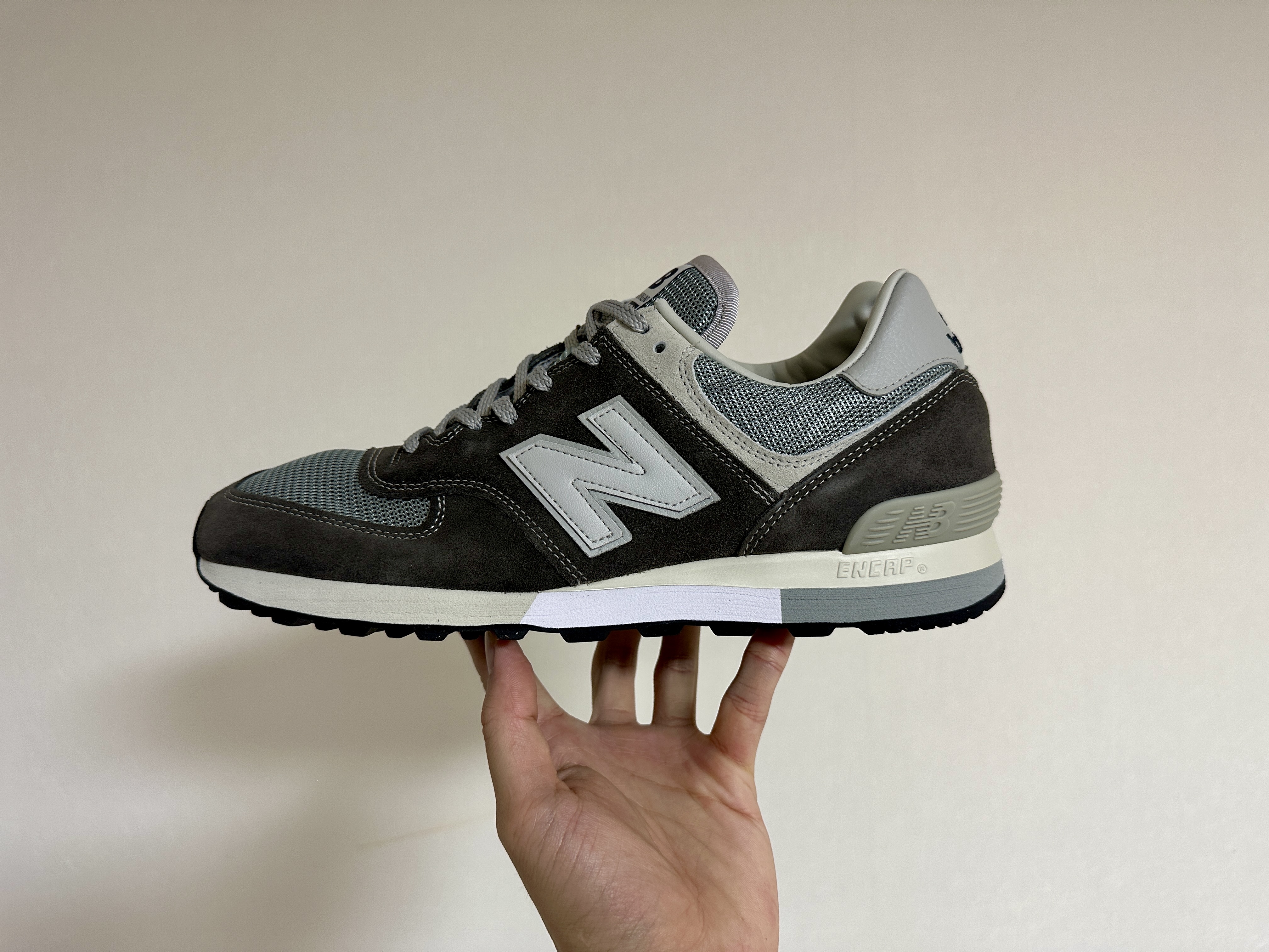 New Balance 576 Made in UK Grey 착용 스타일 - 1