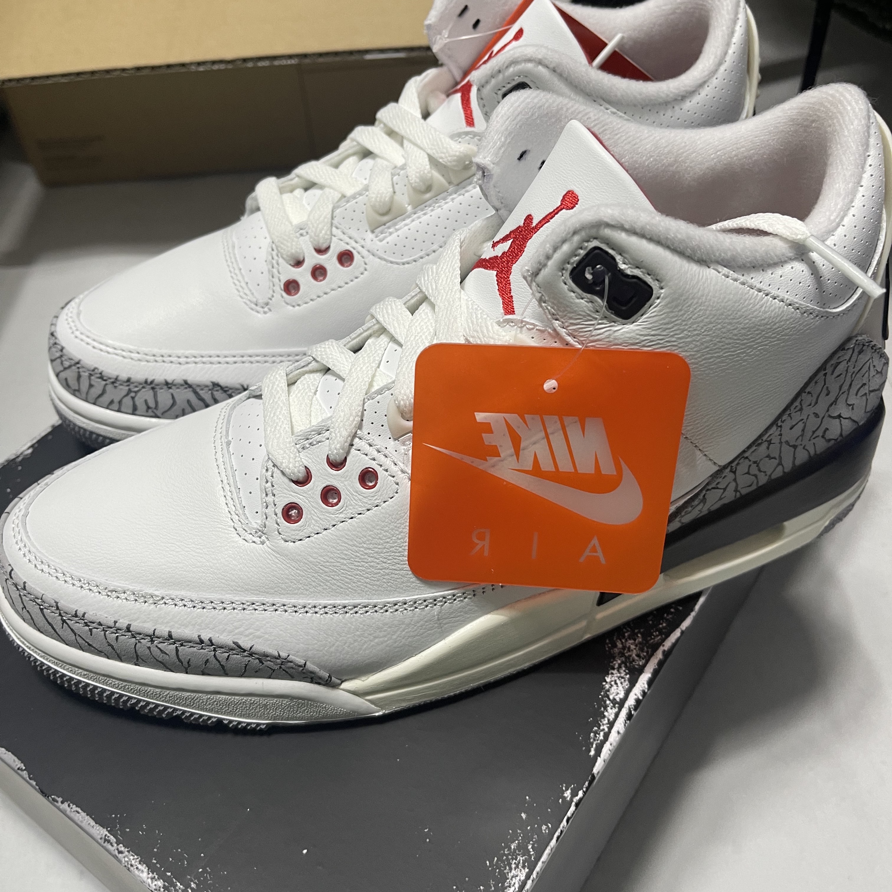 Jordan 3 Retro White Cement Reimagined 착용 스타일 - 1