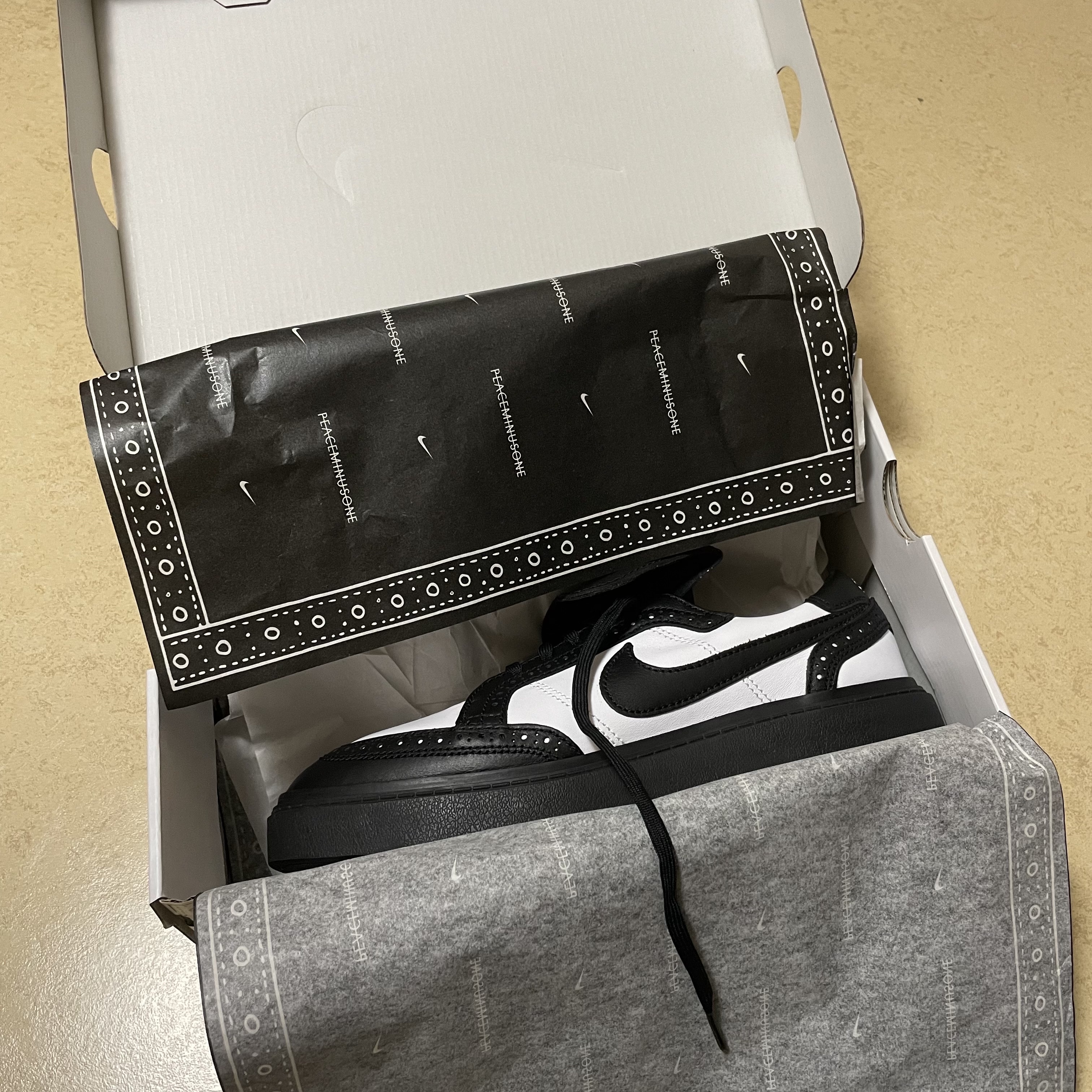 Nike x Peaceminusone Kwondo1 Black and White 착용 스타일 - 3
