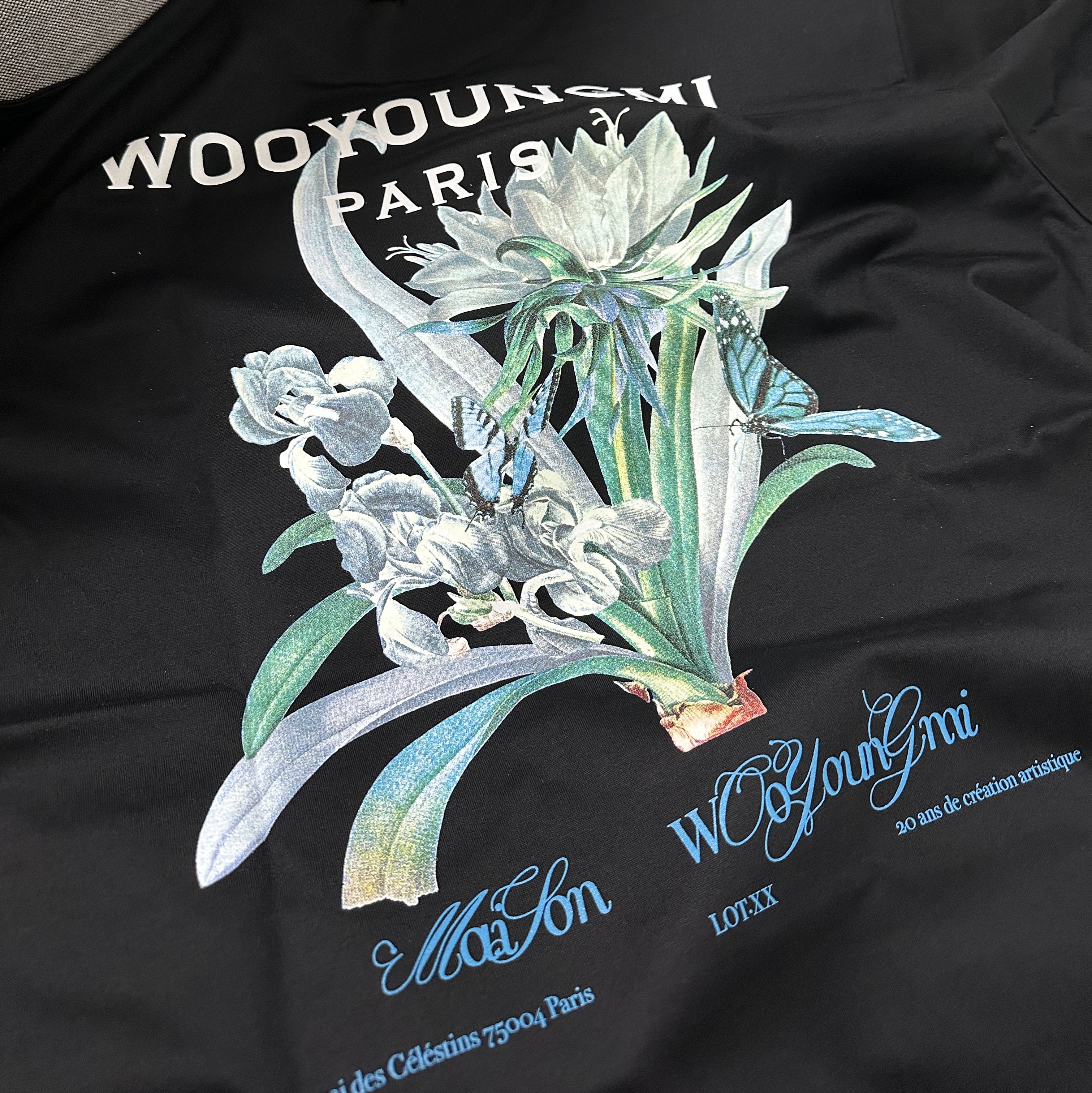 Wooyoungmi Flower Print Back Logo T-Shirt Black - 23SS 착용 스타일 - 1