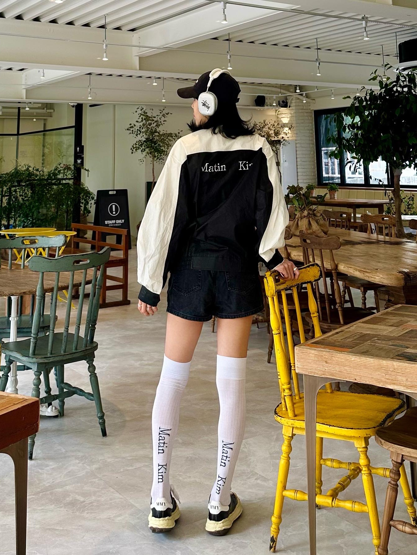 Apple AirPods Max Lightning Silver (Korean Ver.), Maison Mihara Yasuhiro Blakey VL OG Sole Leather Low-top Sneakers Black 착용 스타일 - 3