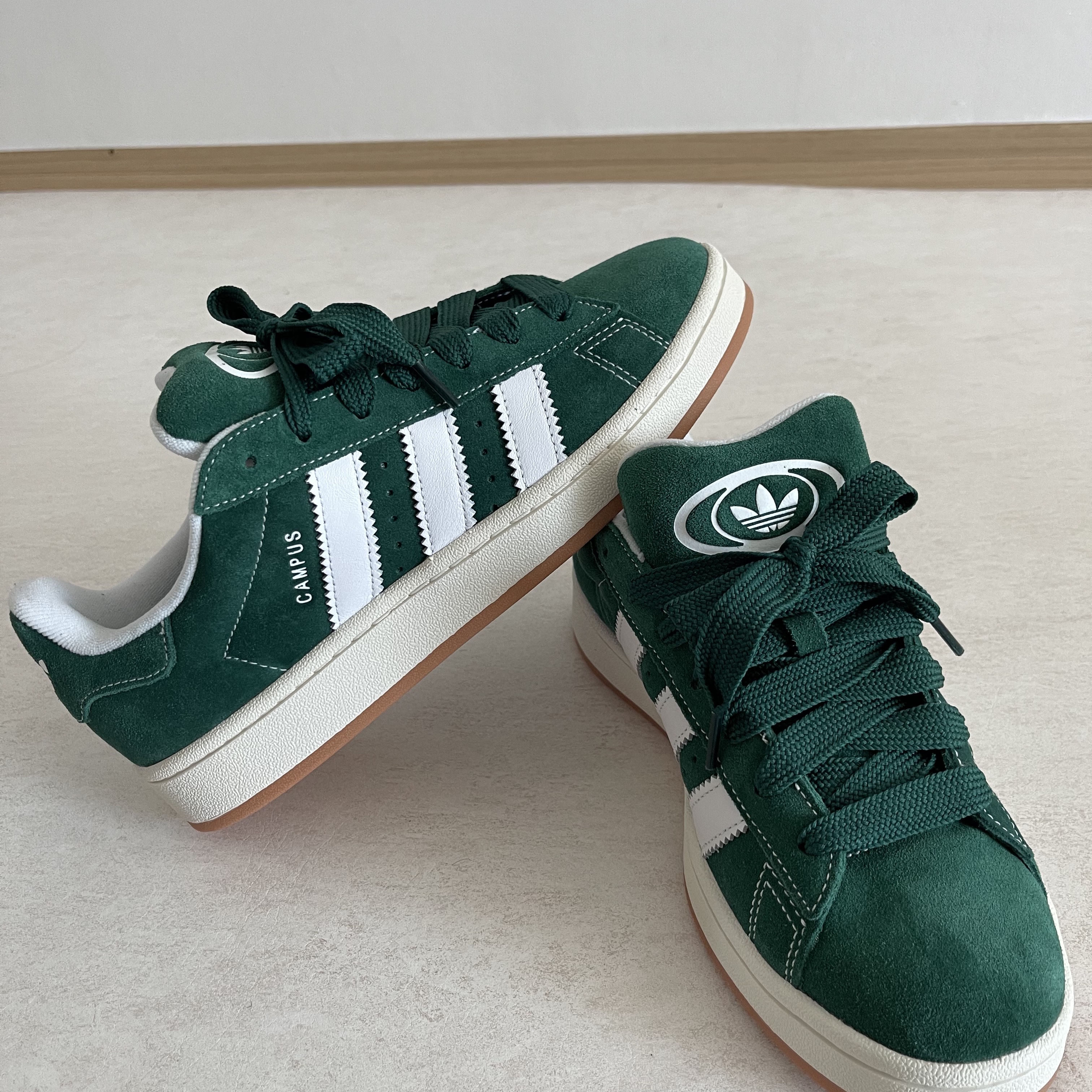 Adidas Campus 00s Dark Green 착용 스타일