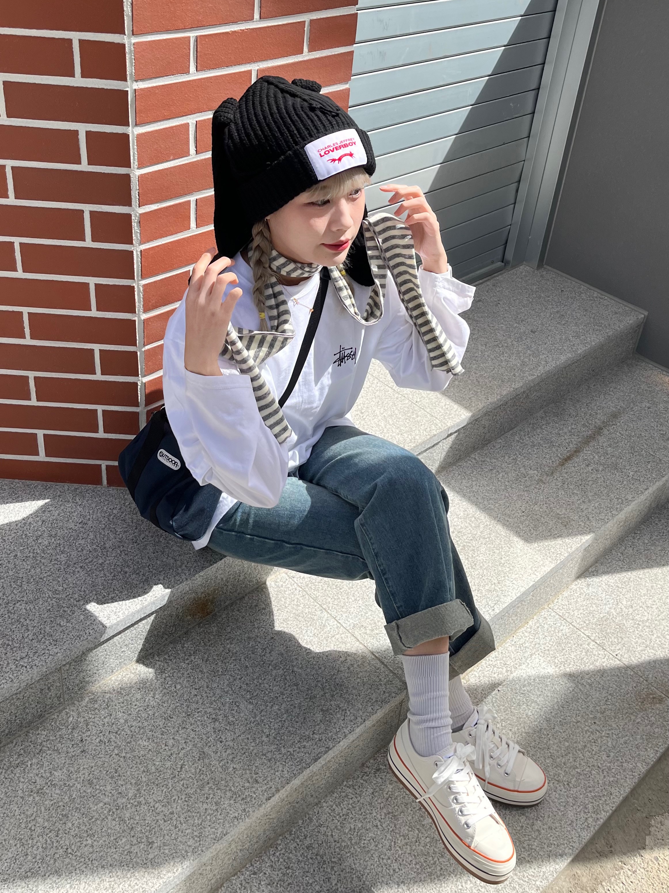 Charles Jeffrey Loverboy Chunky Rabbit Beanie Black, Stussy Basic Stussy T-Shirt White 2022 착용 스타일 - 4