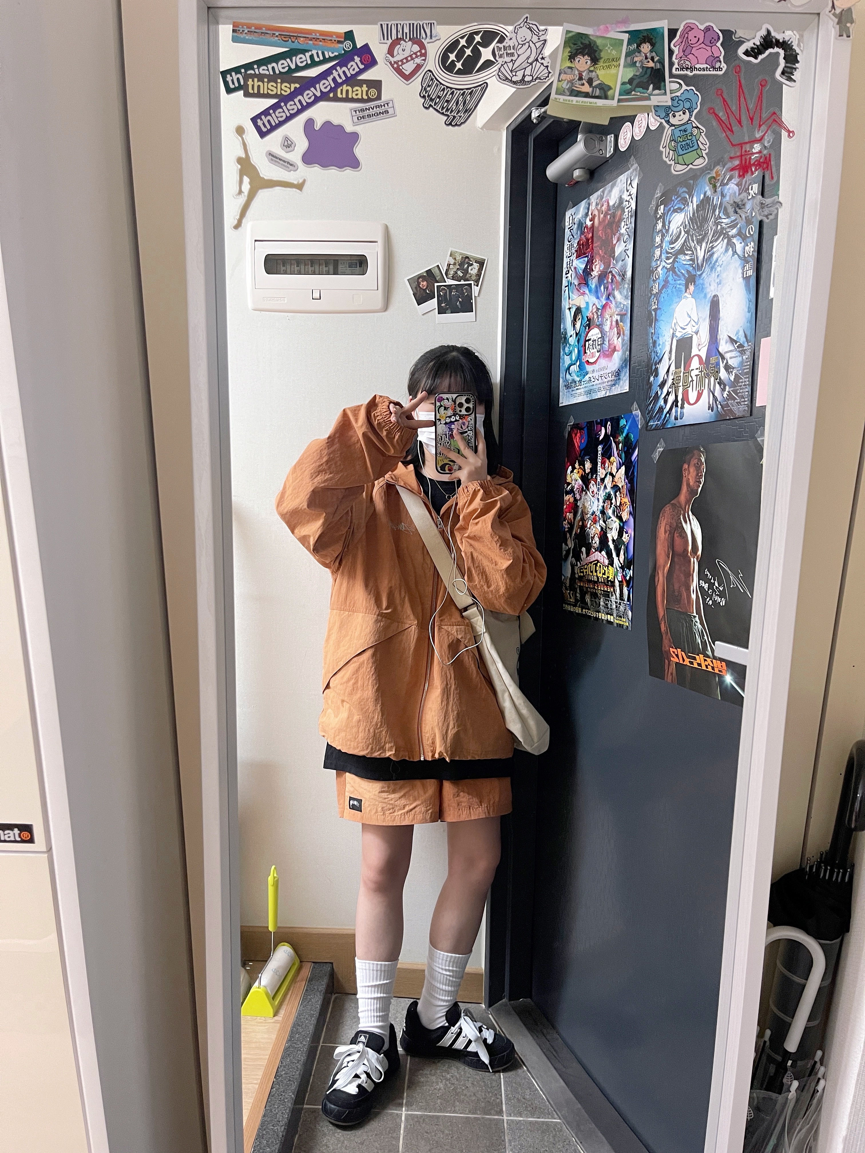 Stussy Wave Dye Beach Shell Jacket Orange, Adidas Adimatic Core Black Crystal White 착용 스타일