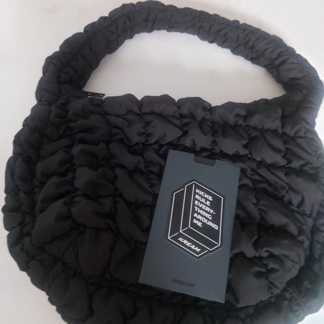 COS Quilted Mini Bag Black 착용 스타일