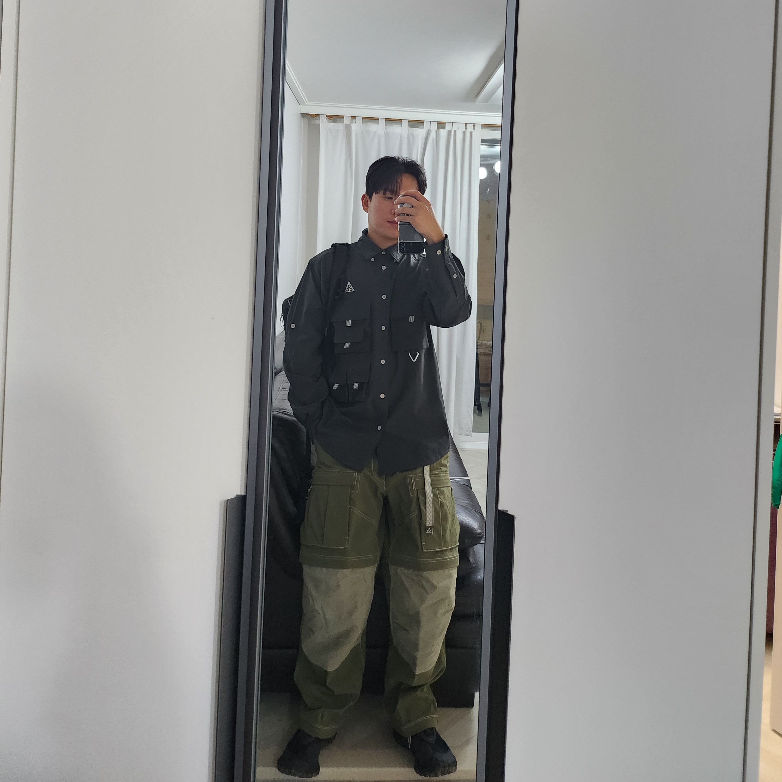 Nike ACG Dri-Fit UV Devastation Trail Shirt Dark Smoke Grey - Asia, Nike ACG Mountain Fly Gore-Tex Black and Dark Grey 착용 스타일 - 1