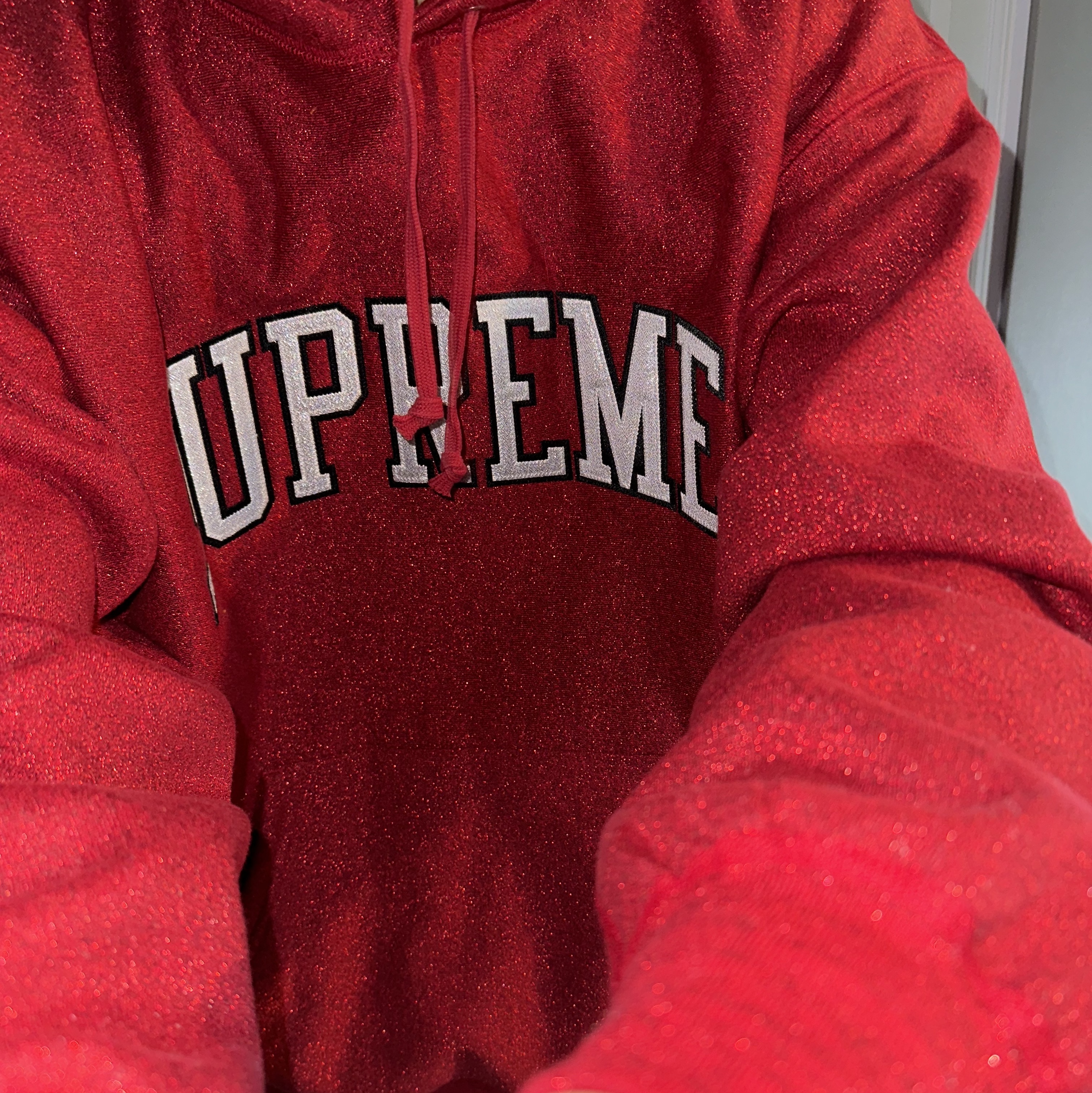 Supreme Glitter Arc Hooded Sweatshirt Red - 23SS 착용 스타일 - 2