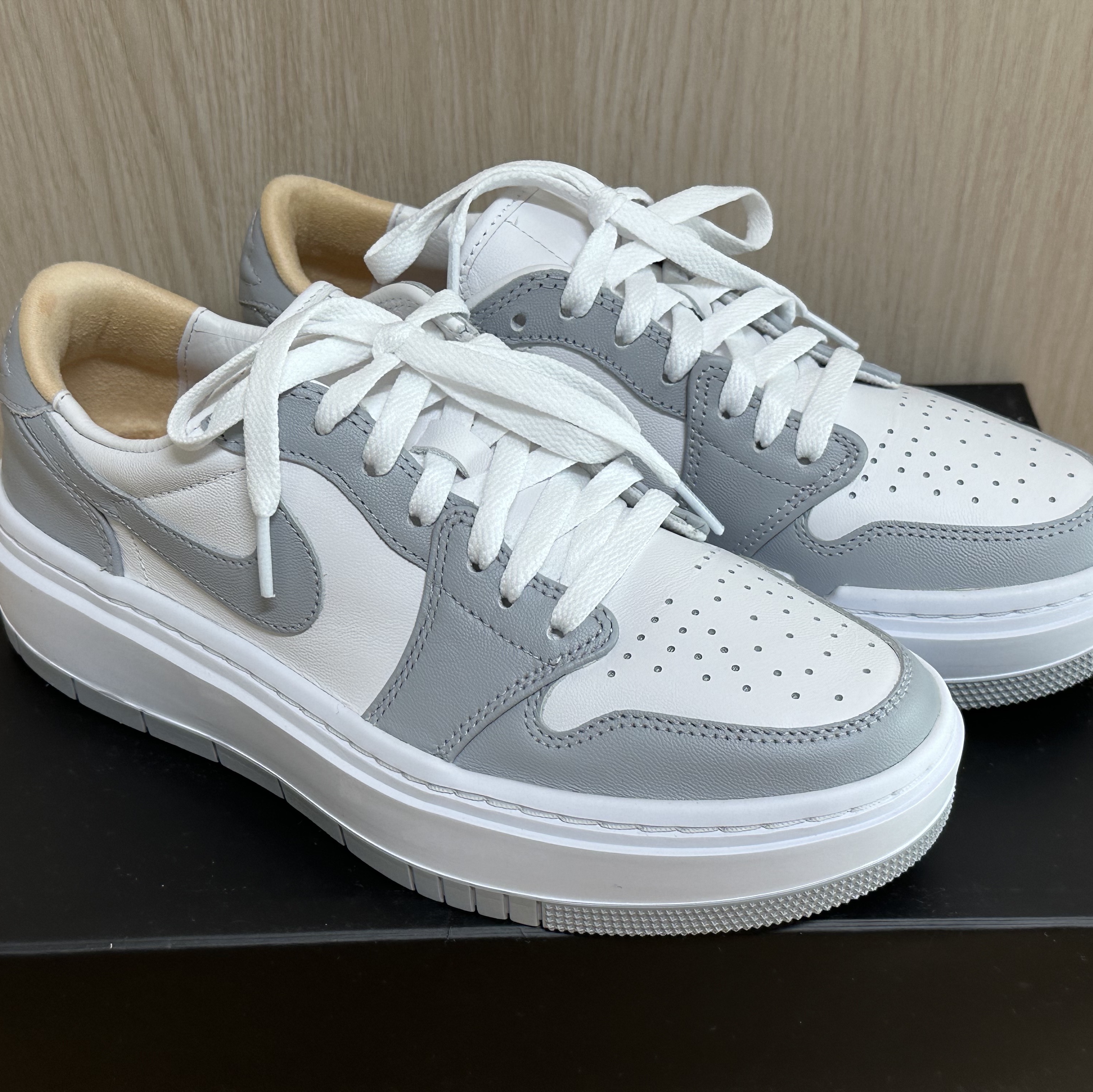 (W) Jordan 1 Elevate Low White and Wolf Grey 착용 스타일