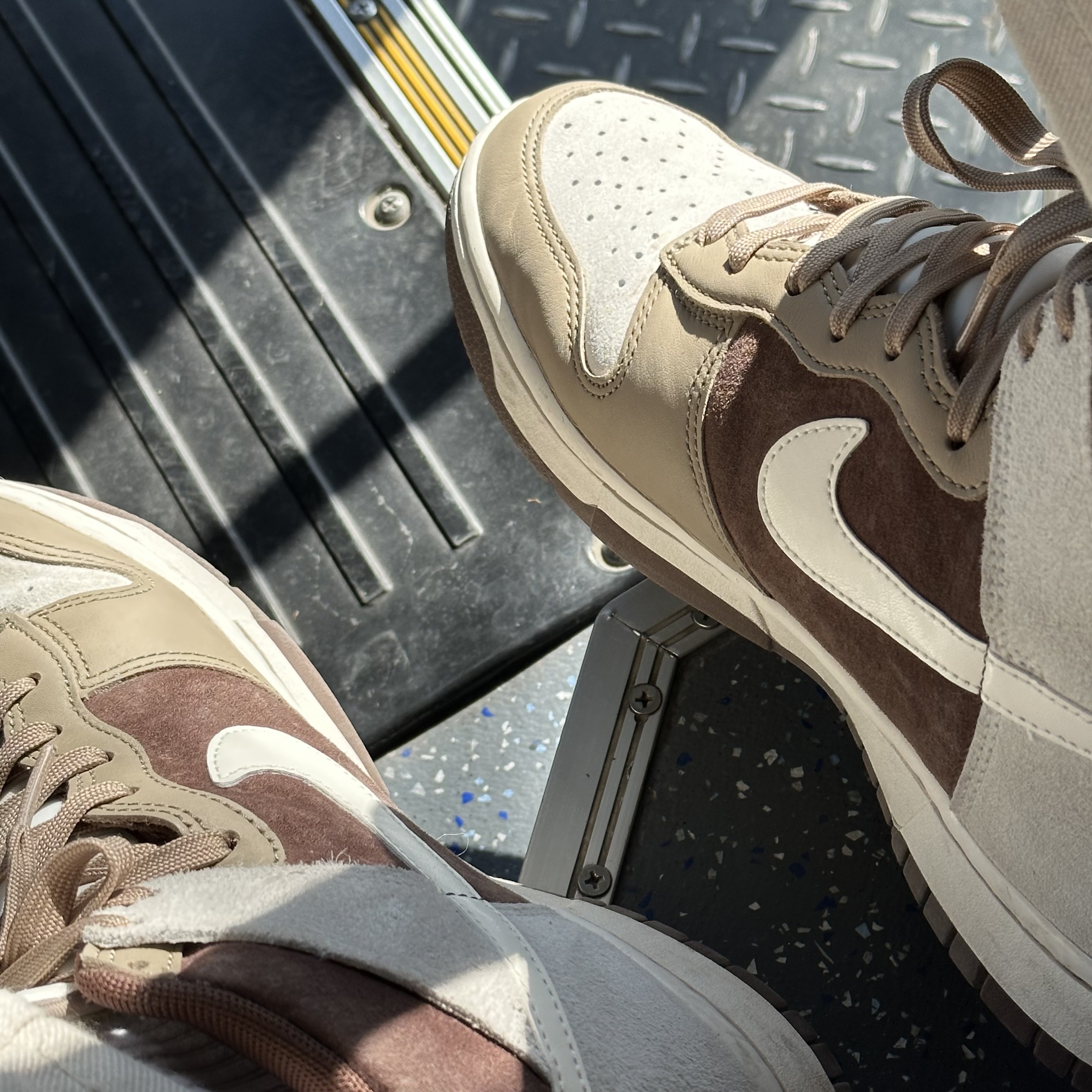 Nike Dunk High Retro PRM Light Chocolate 착용 스타일 - 2