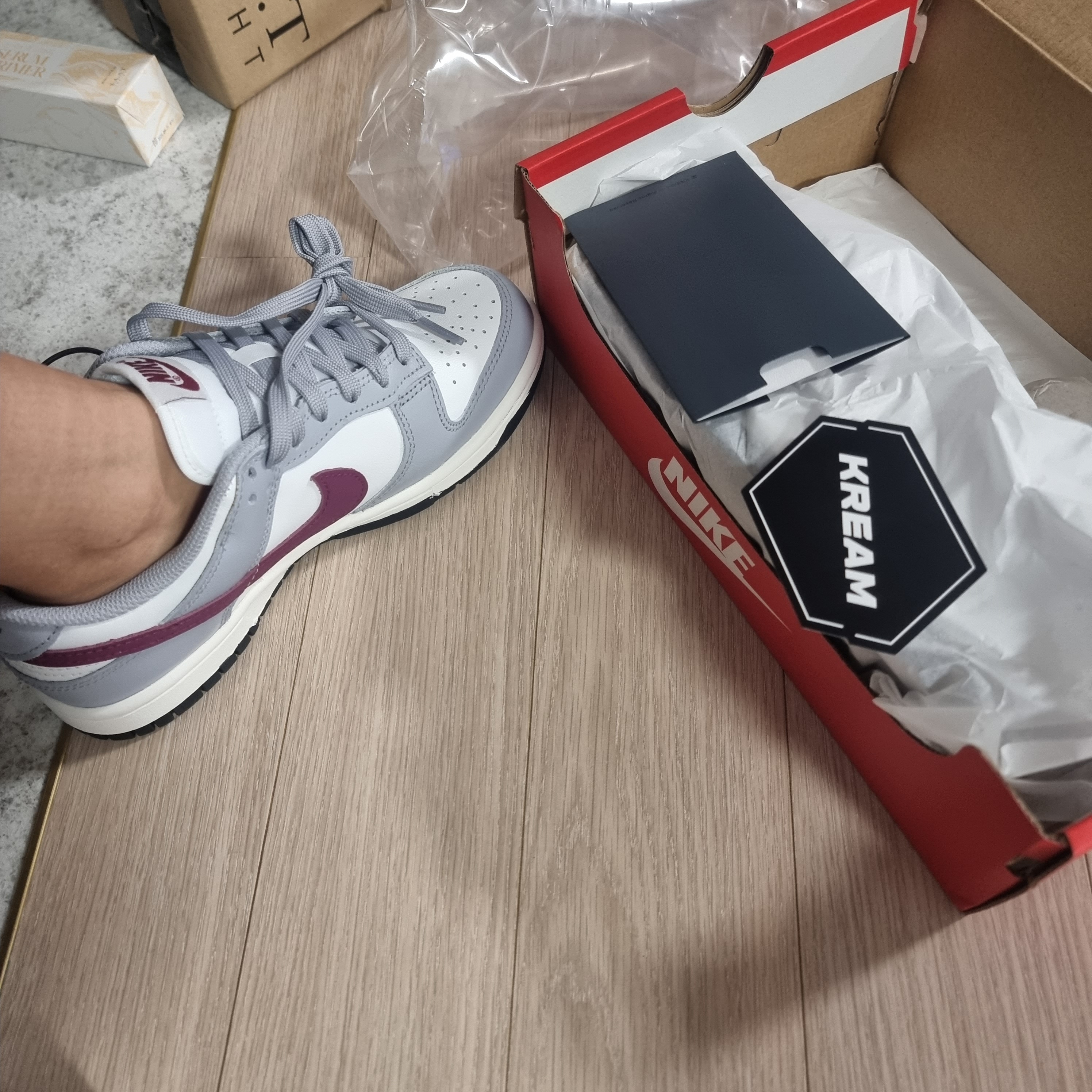(W) Nike Dunk Low Wolf Grey Rosewood 착용 스타일