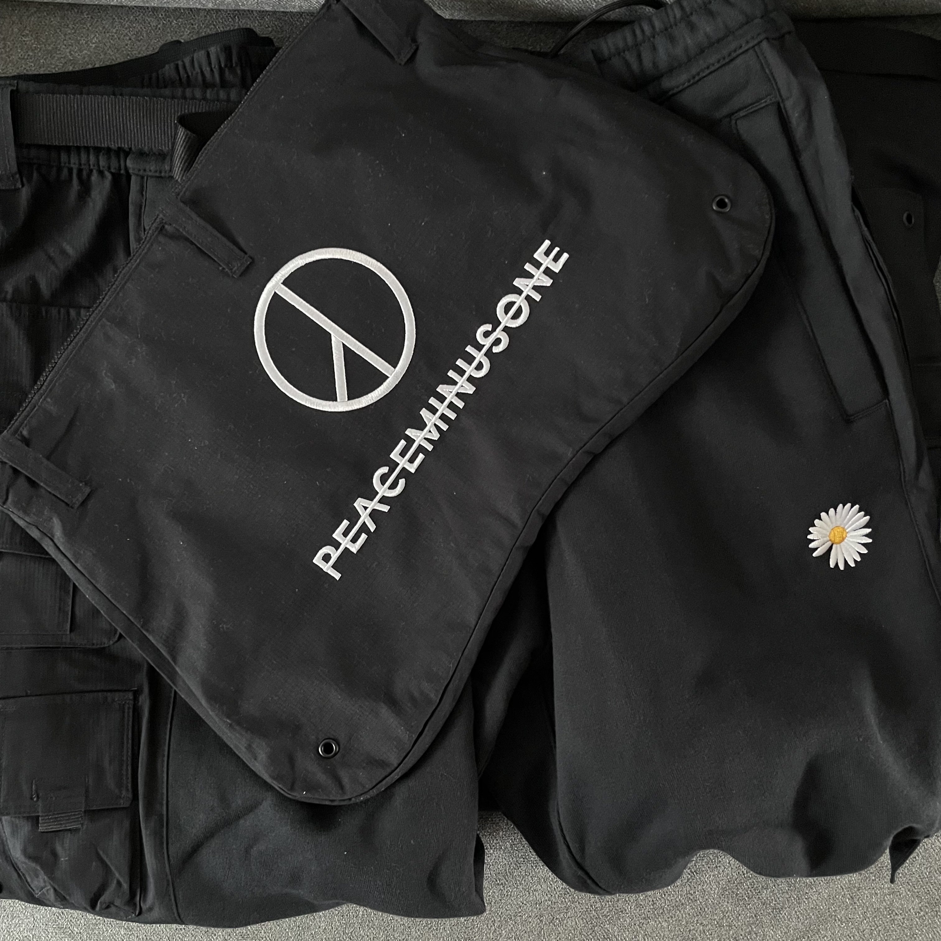 Nike x Peaceminusone Wide Pants Black (DR0096-010) 착용 스타일 - 2