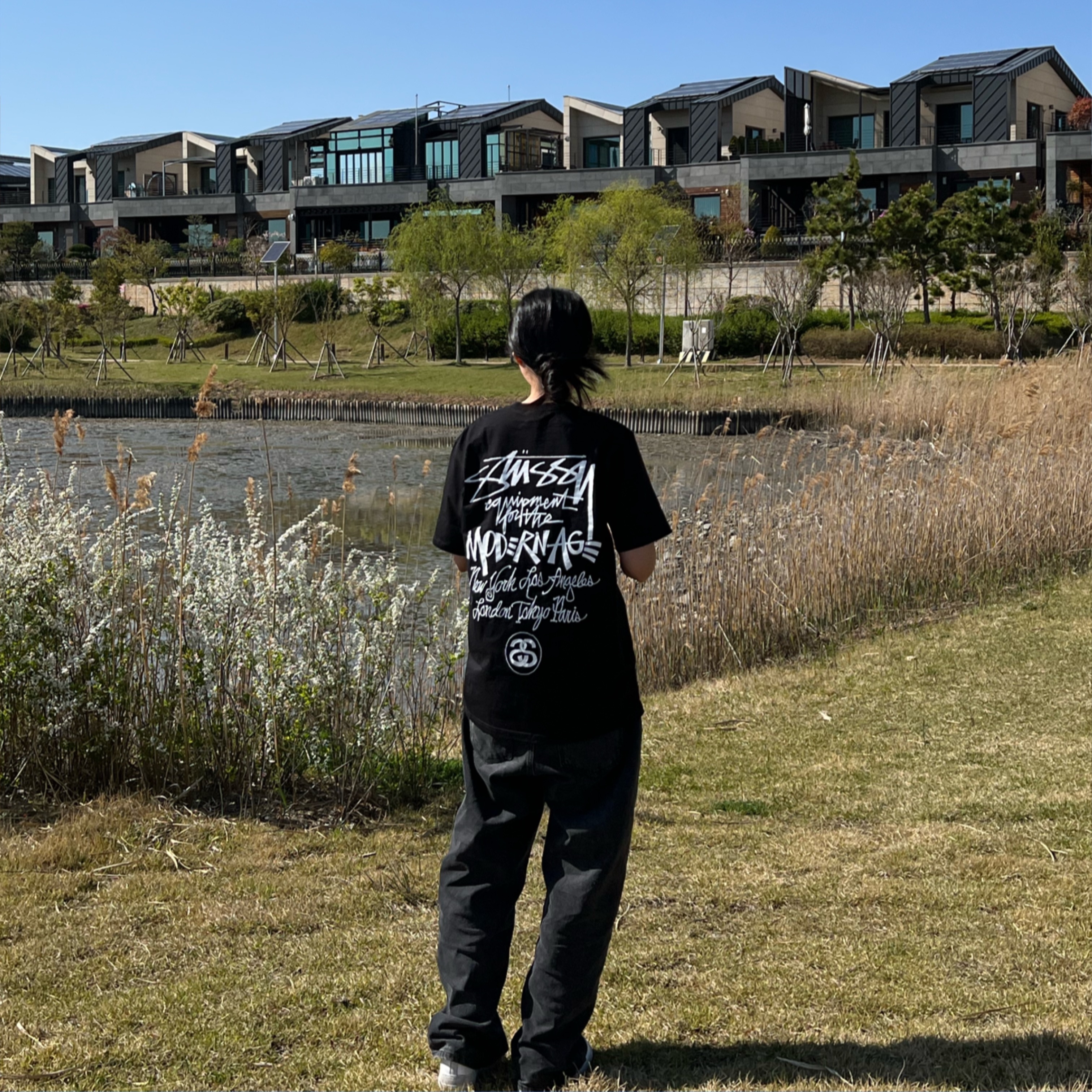 Stussy Modern Age T-Shirt Black 착용 스타일