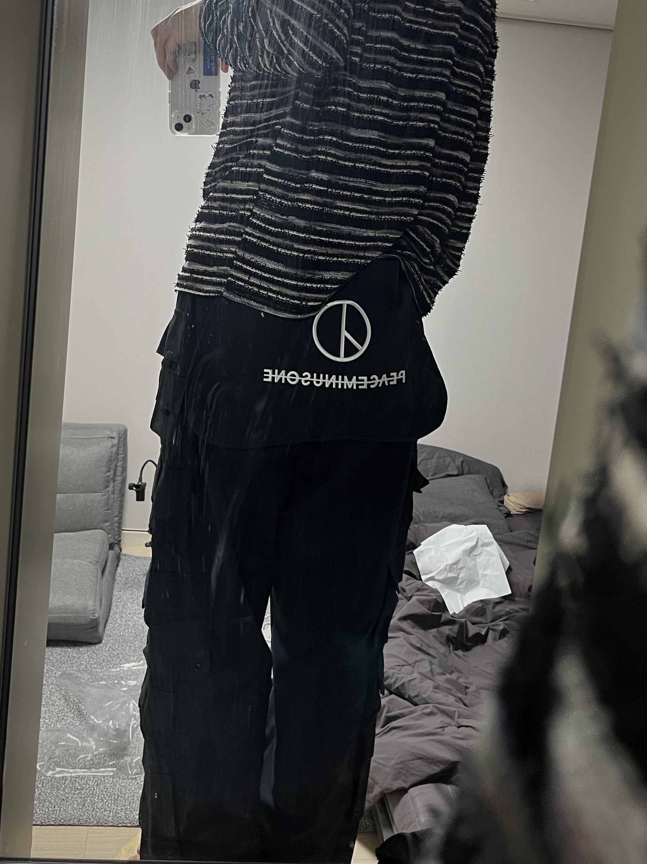 Nike x Peaceminusone Wide Pants Black (DR0096-010) 착용 스타일 - 1