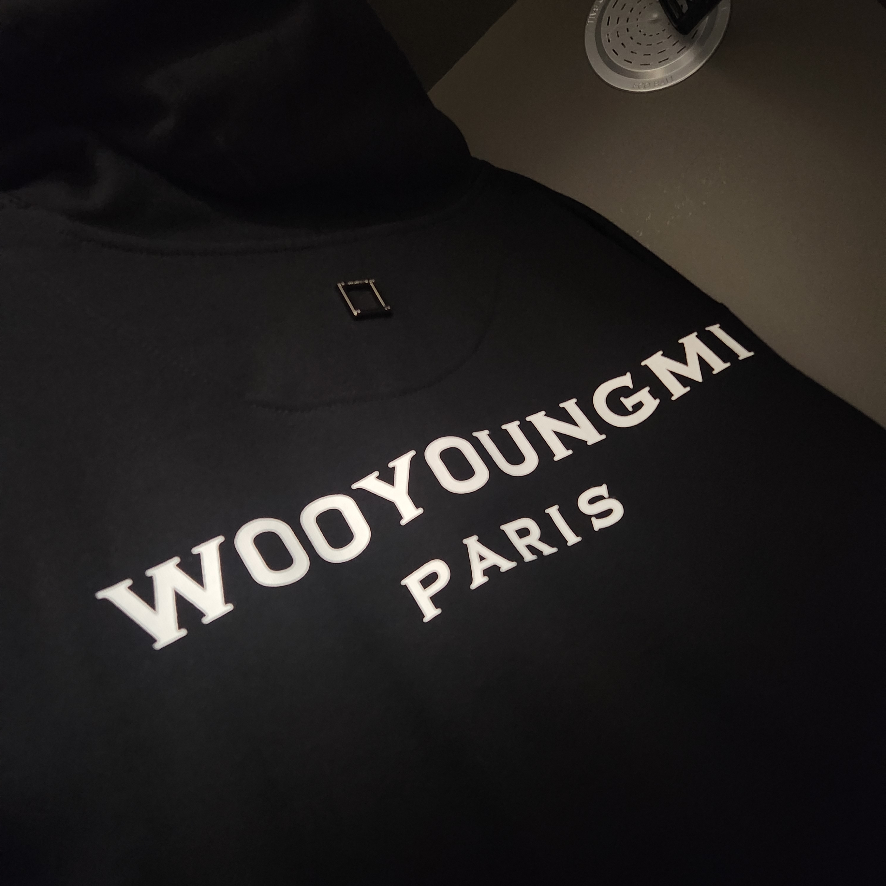 Wooyoungmi Cotton White Back Logo Hoodie Black - 22FW 착용 스타일