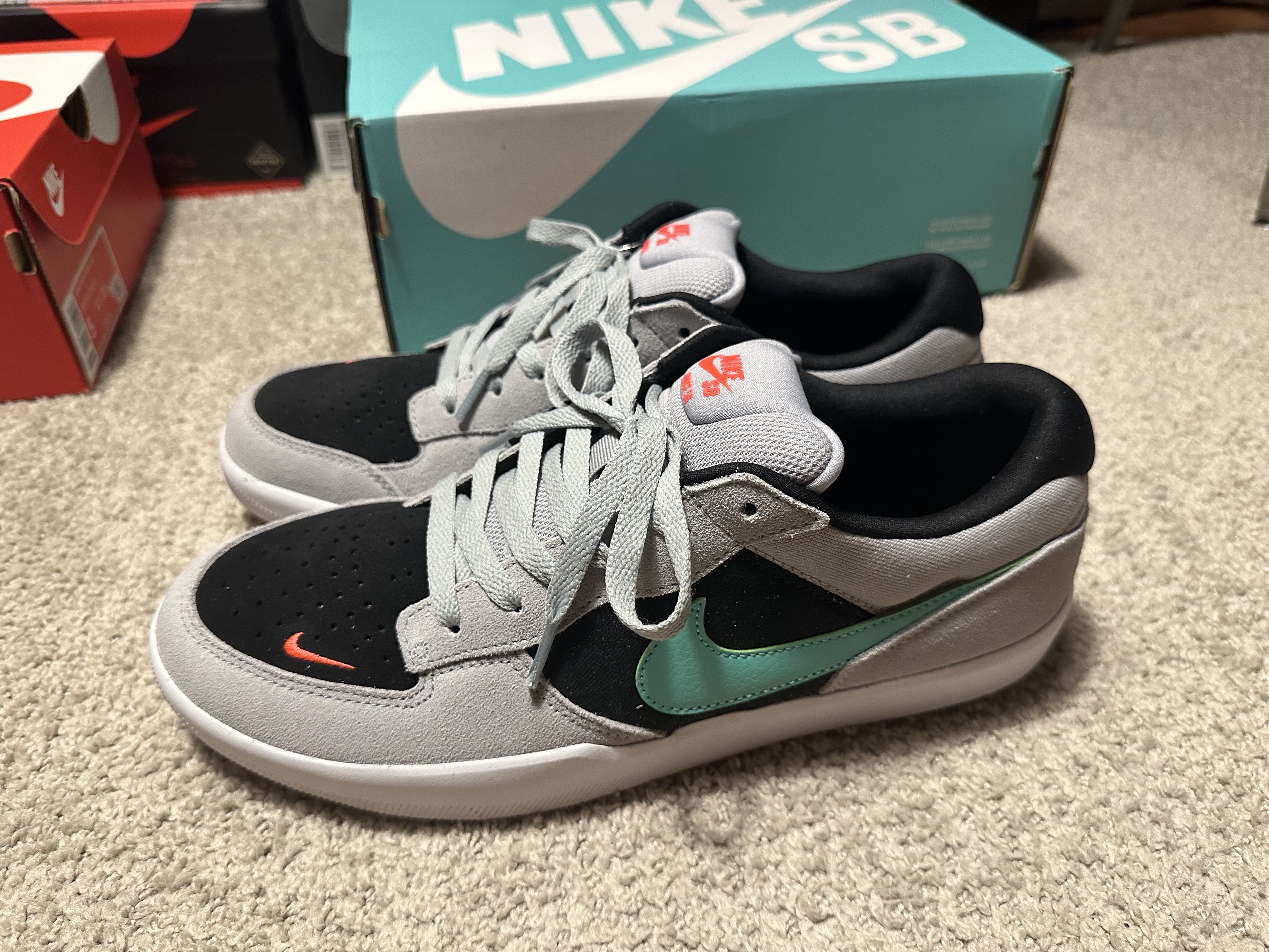 Nike SB Force 58 Wolf Grey Light Menta 착용 스타일 - 1