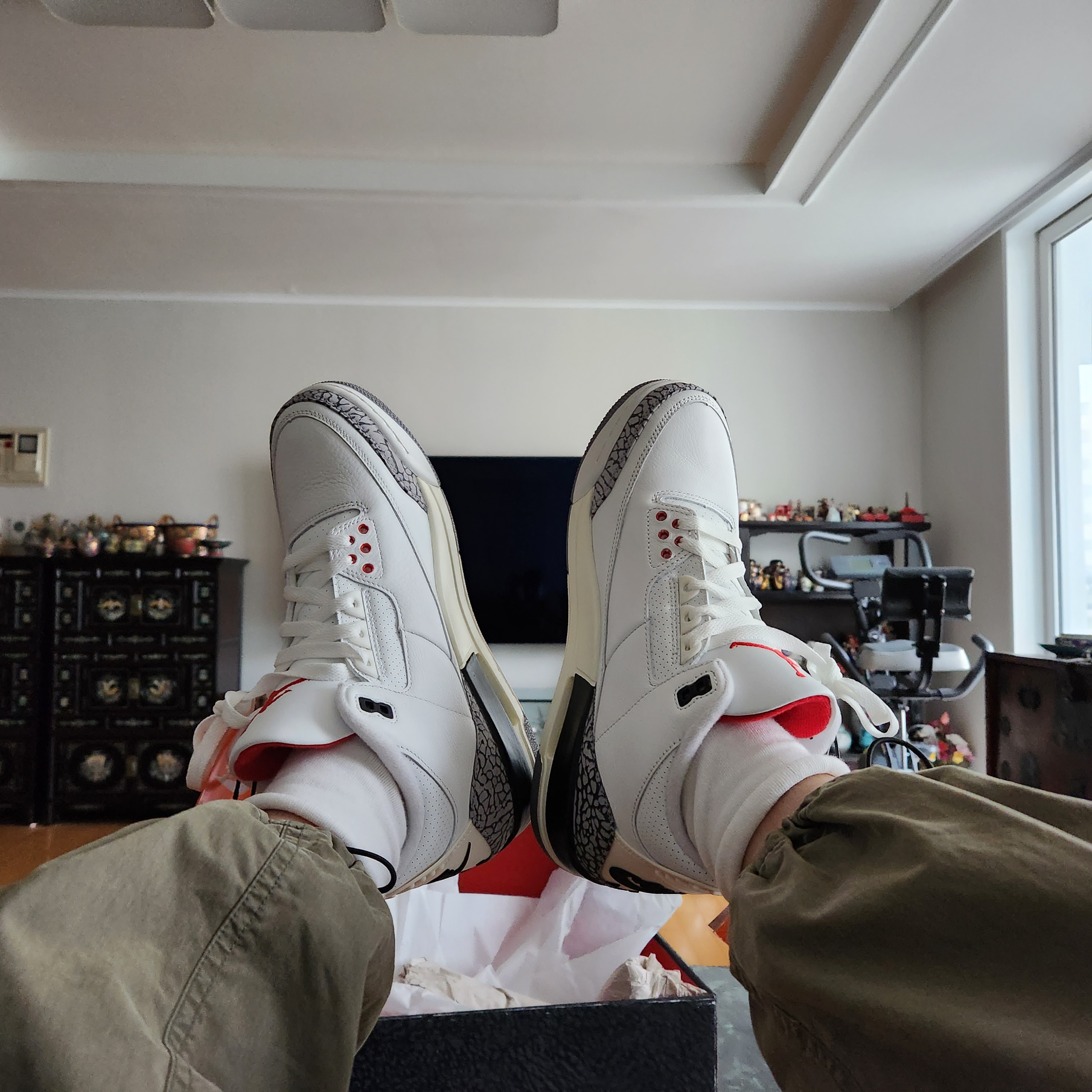 Jordan 3 Retro White Cement Reimagined 착용 스타일 - 4