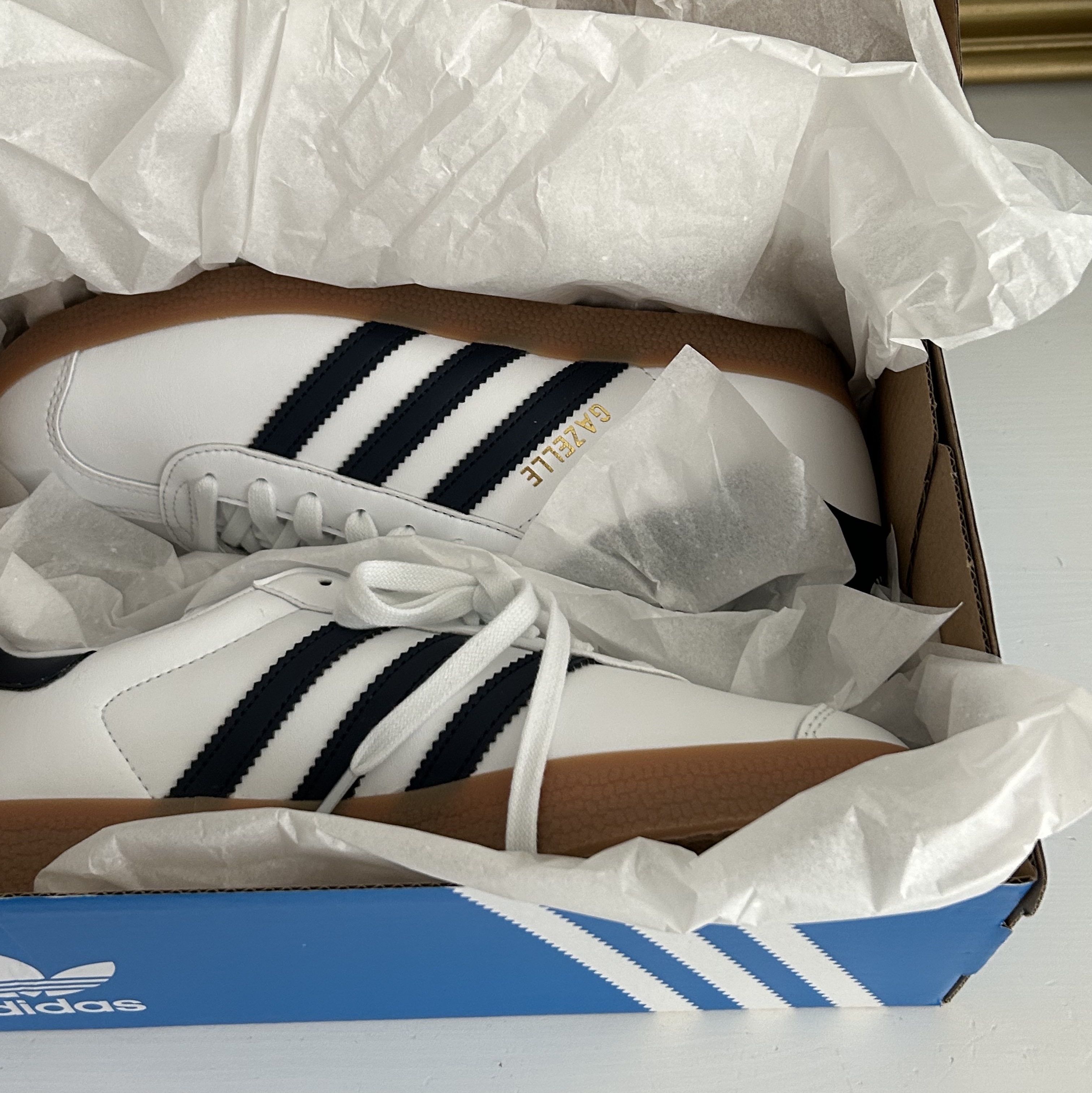 Adidas Gazelle White Collegiate Navy 착용 스타일 - 1