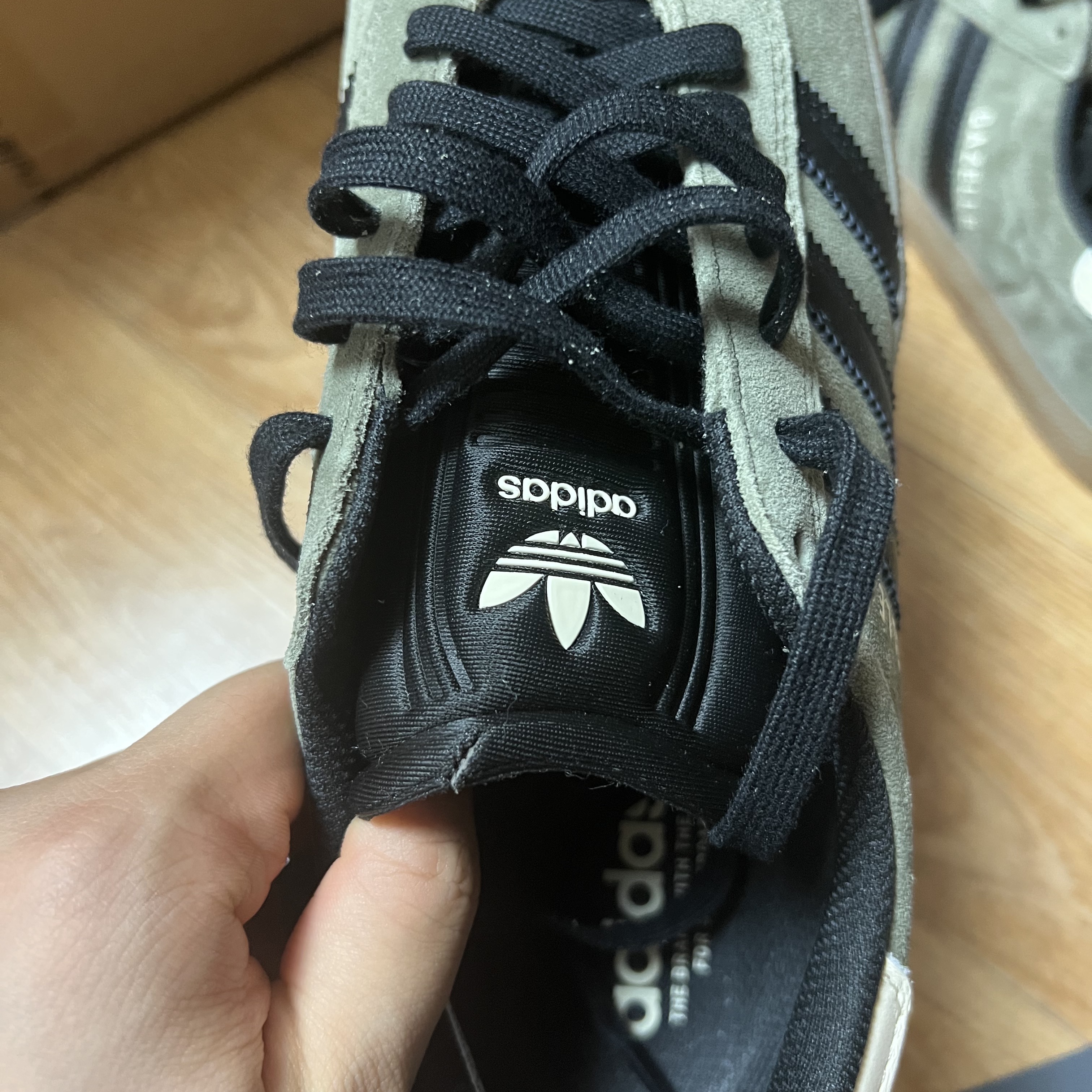 Adidas Gazelle ADV Olive Strata Core Black 착용 스타일