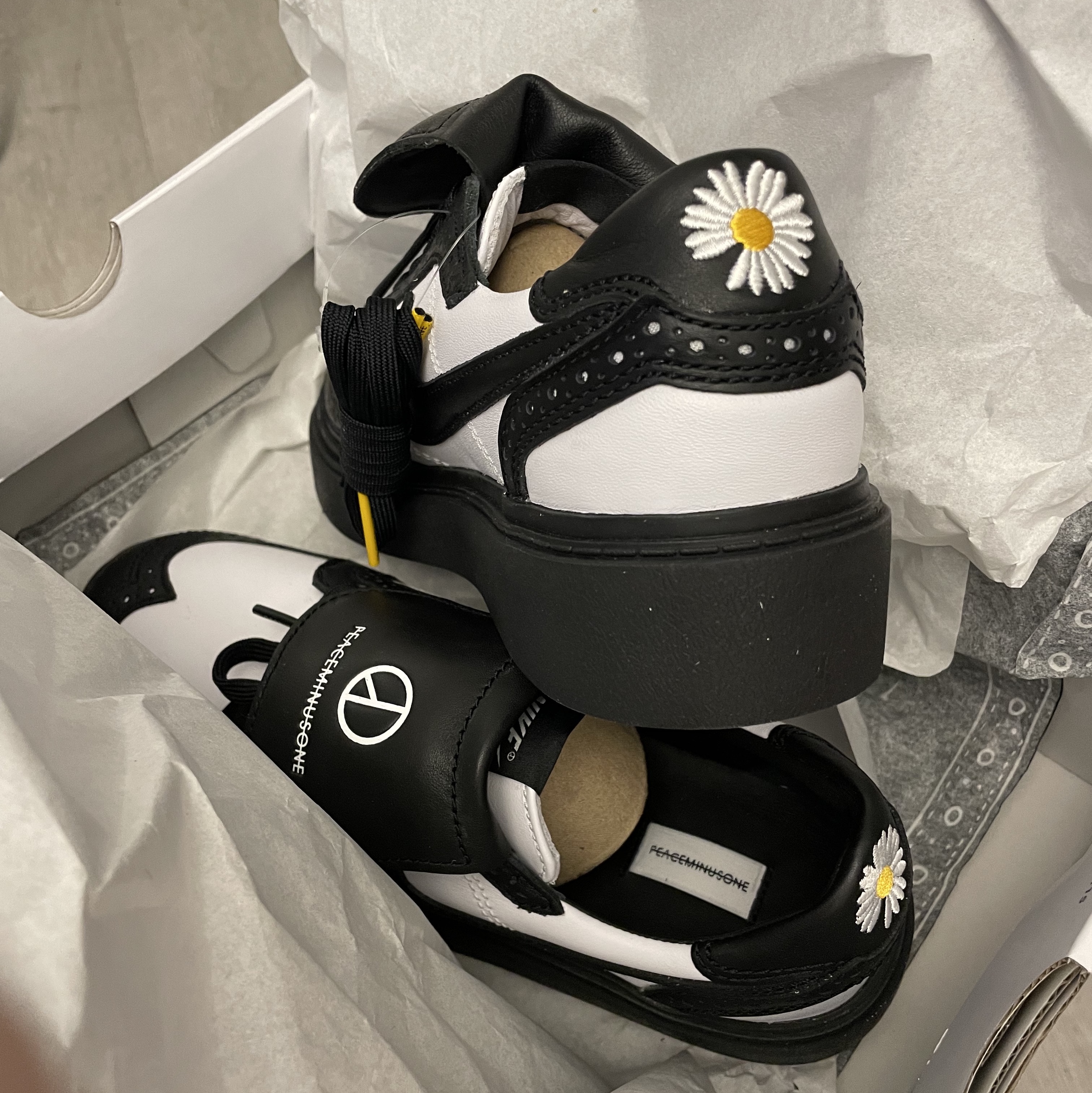 Nike x Peaceminusone Kwondo1 Black and White 착용 스타일 - 2