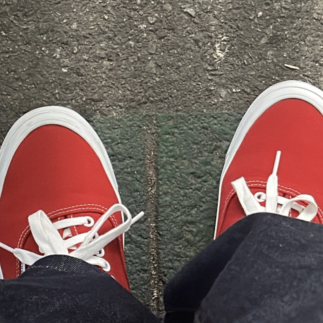 Vans Vault OG Authentic LX Red 착용 스타일 - 2
