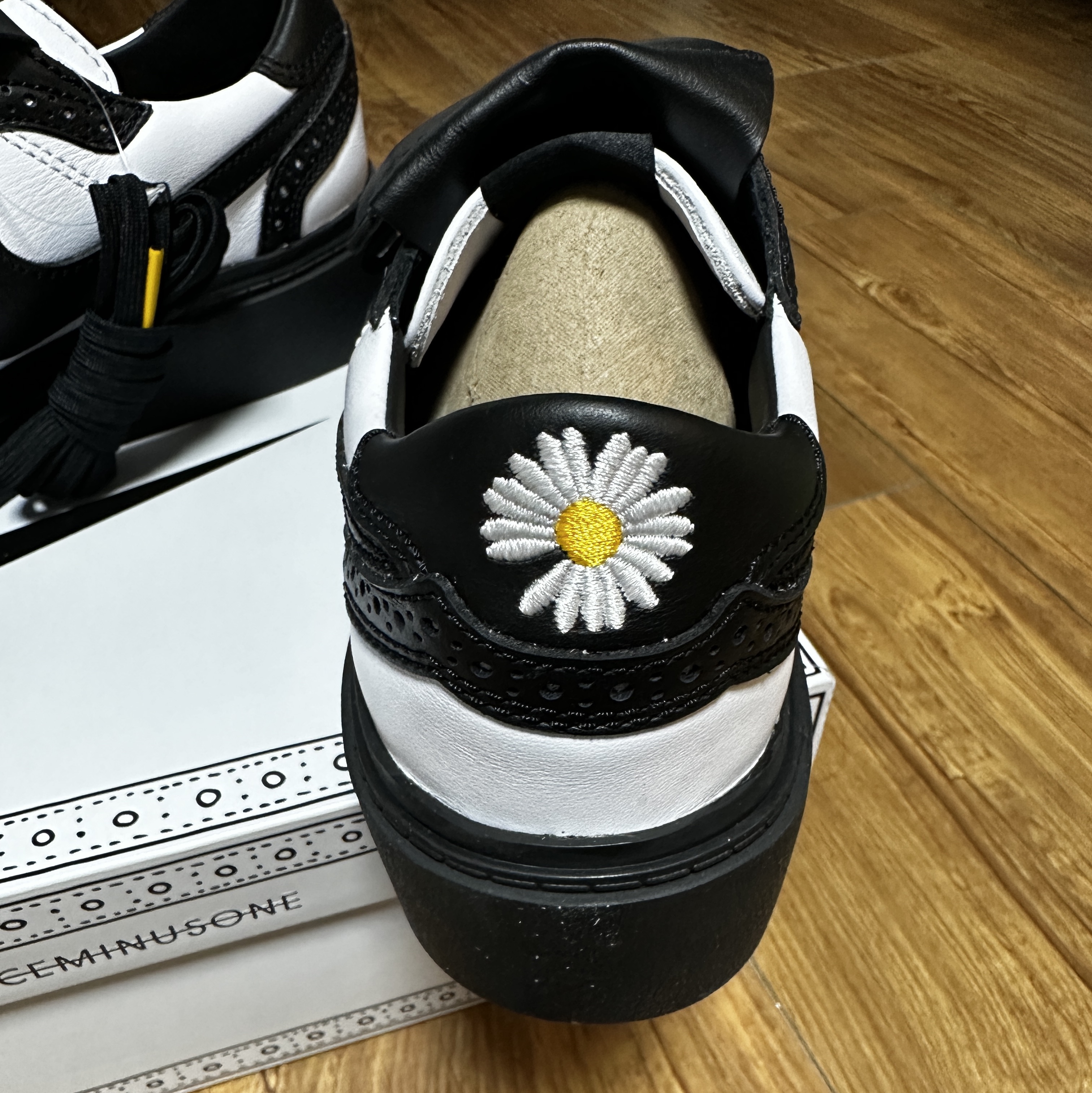Nike x Peaceminusone Kwondo1 Black and White 착용 스타일 - 4