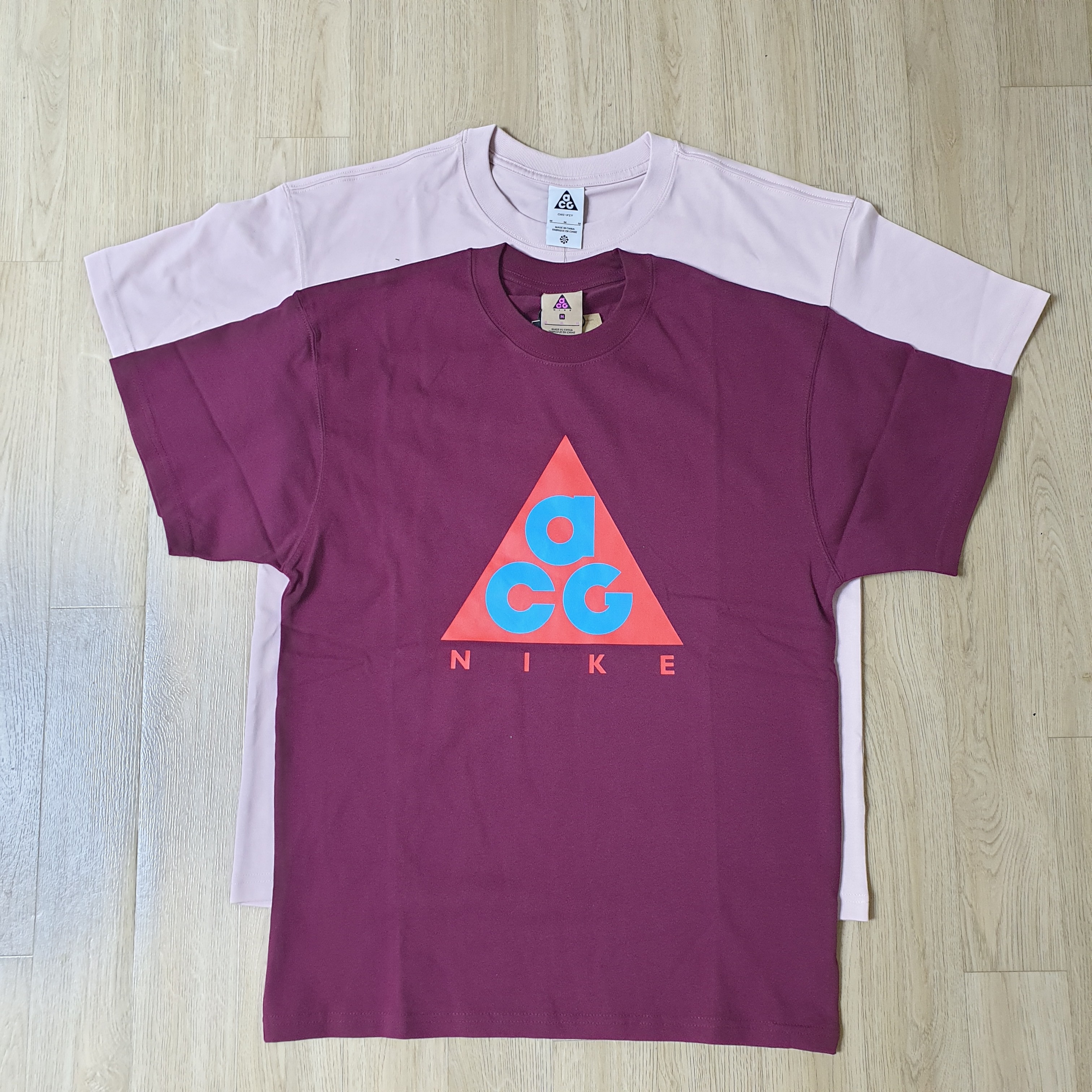 Nike ACG Giant Logo T-Shirt Beetroot - Asia 착용 스타일 - 2