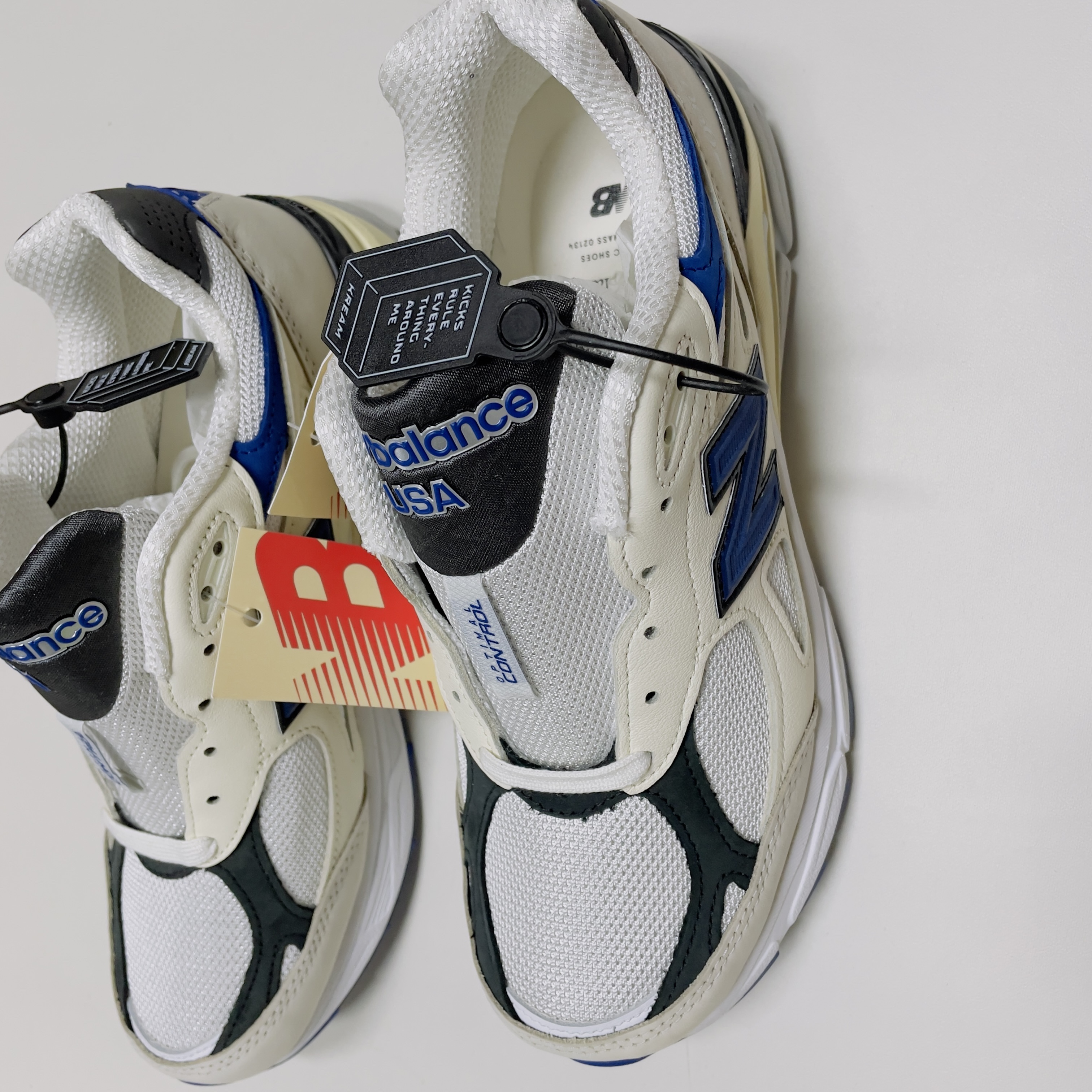 New Balance 990v3 Made in USA White Blue 착용 스타일 - 1