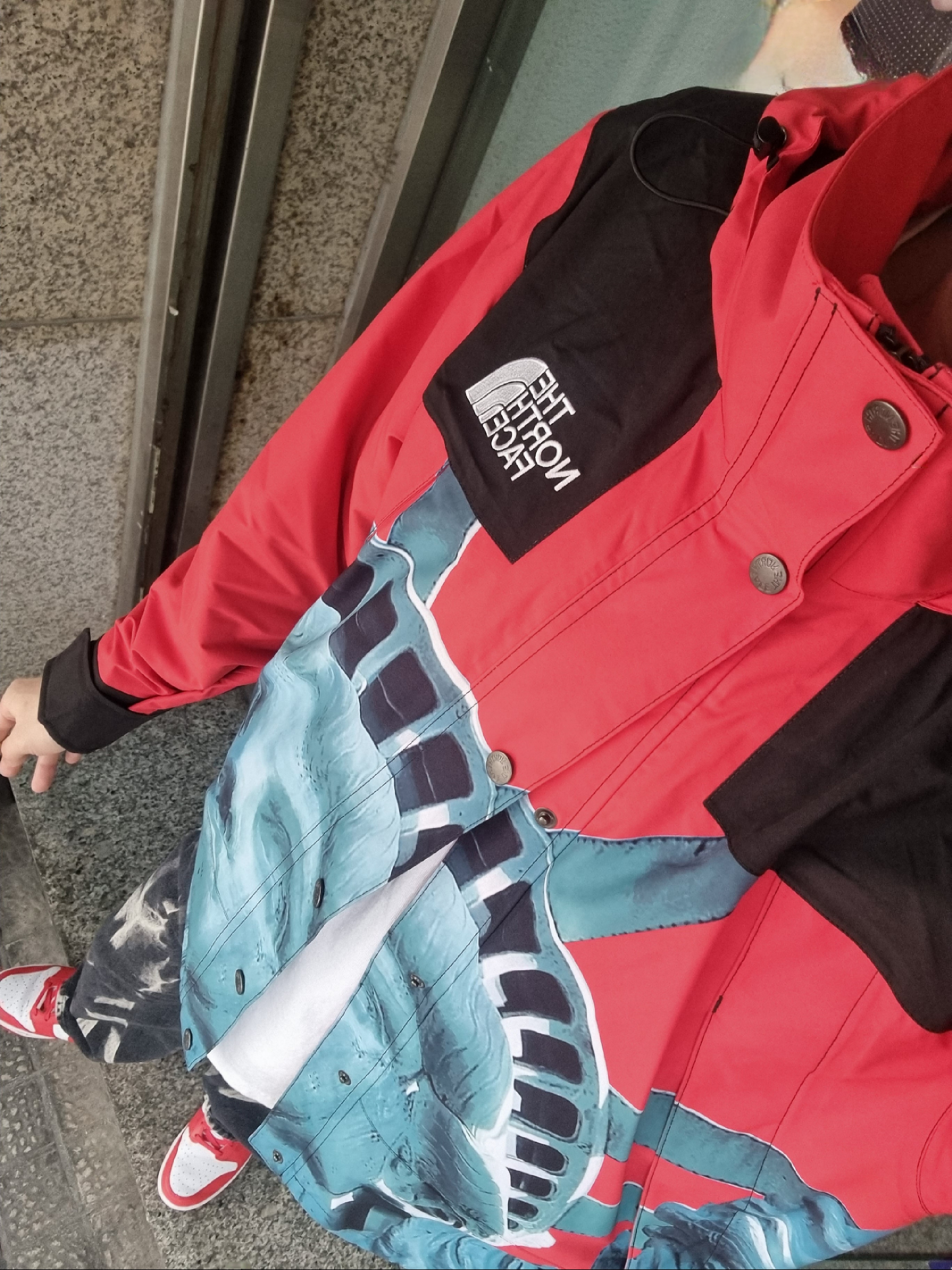 Supreme x The North Face Statue of Liberty Mountain Jacket Red - 19FW, Nike Dunk High Retro Championship White and Red 착용 스타일