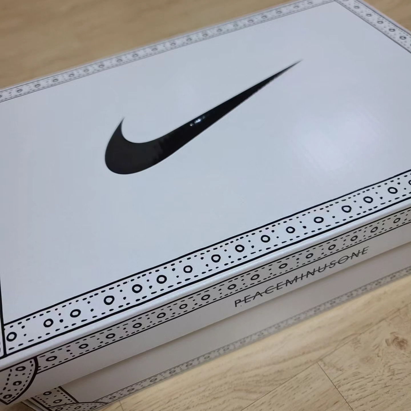 Nike x Peaceminusone Kwondo1 Black and White 착용 스타일 - 1