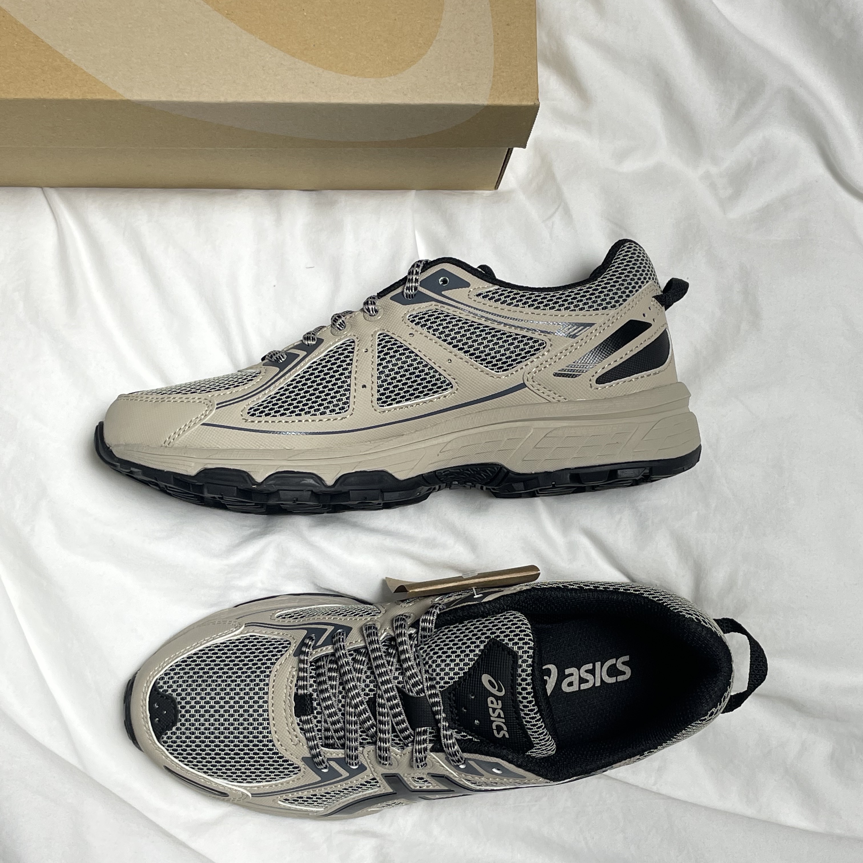 Asics Gel-Venture 6 Feather Grey Black 착용 스타일 - 5