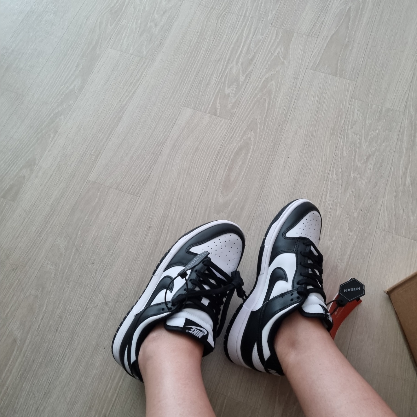 (W) Nike Dunk Low Black 착용 스타일 - 2