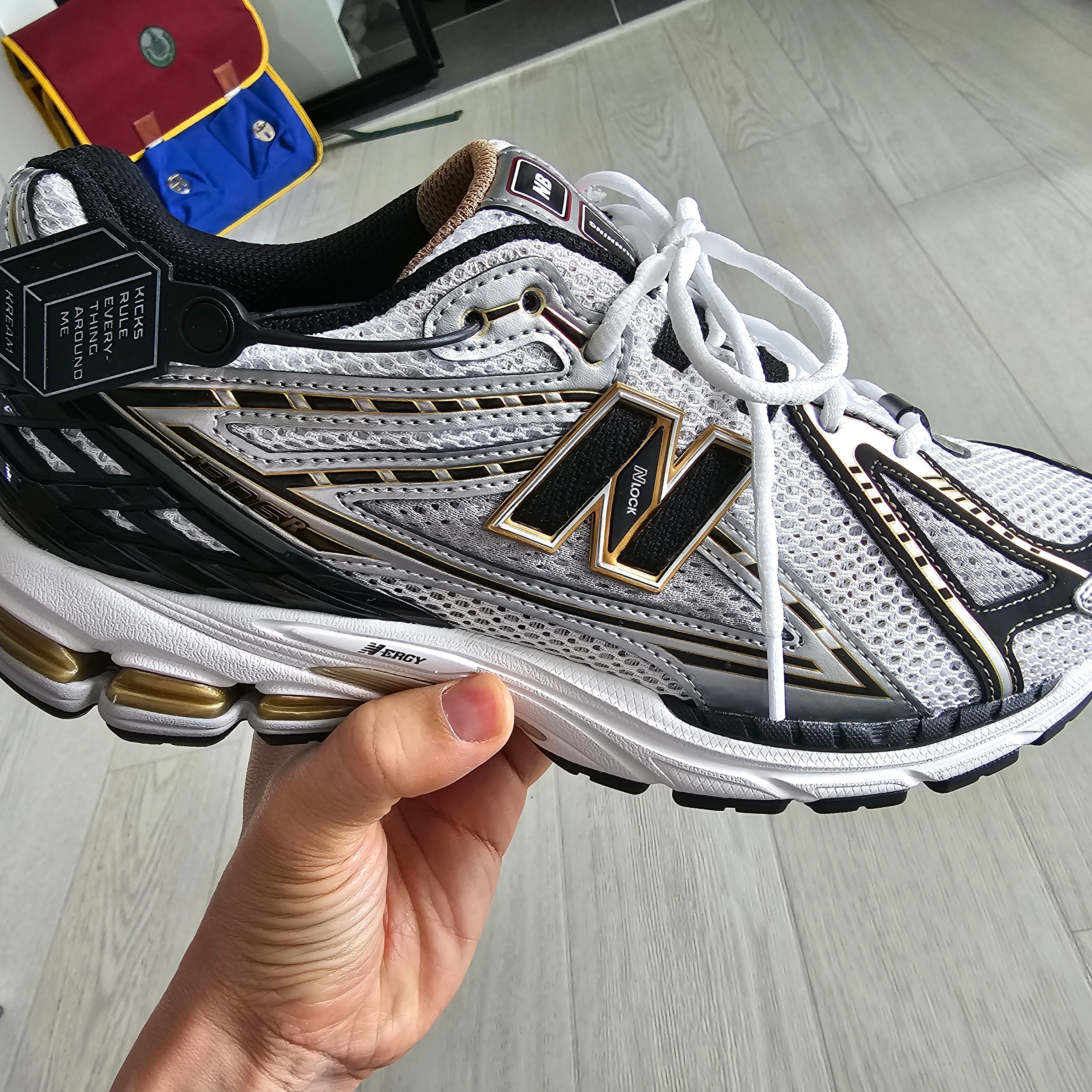 New Balance 1906R White Gold 착용 스타일