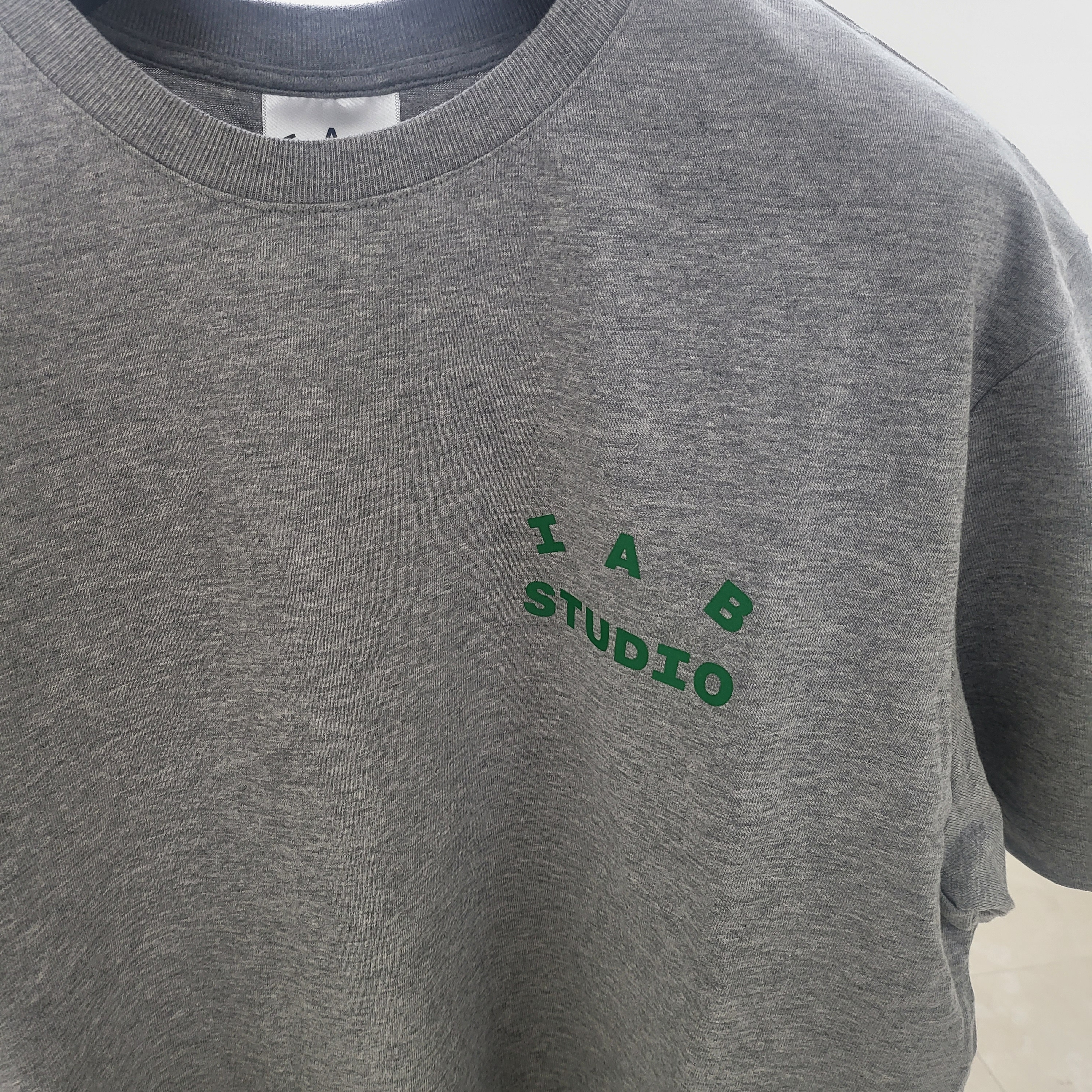 IAB Studio T-Shirt Gray Green - 22FW, New Balance x JJJJound 992 Made in USA Mossy Green 착용 스타일 - 2