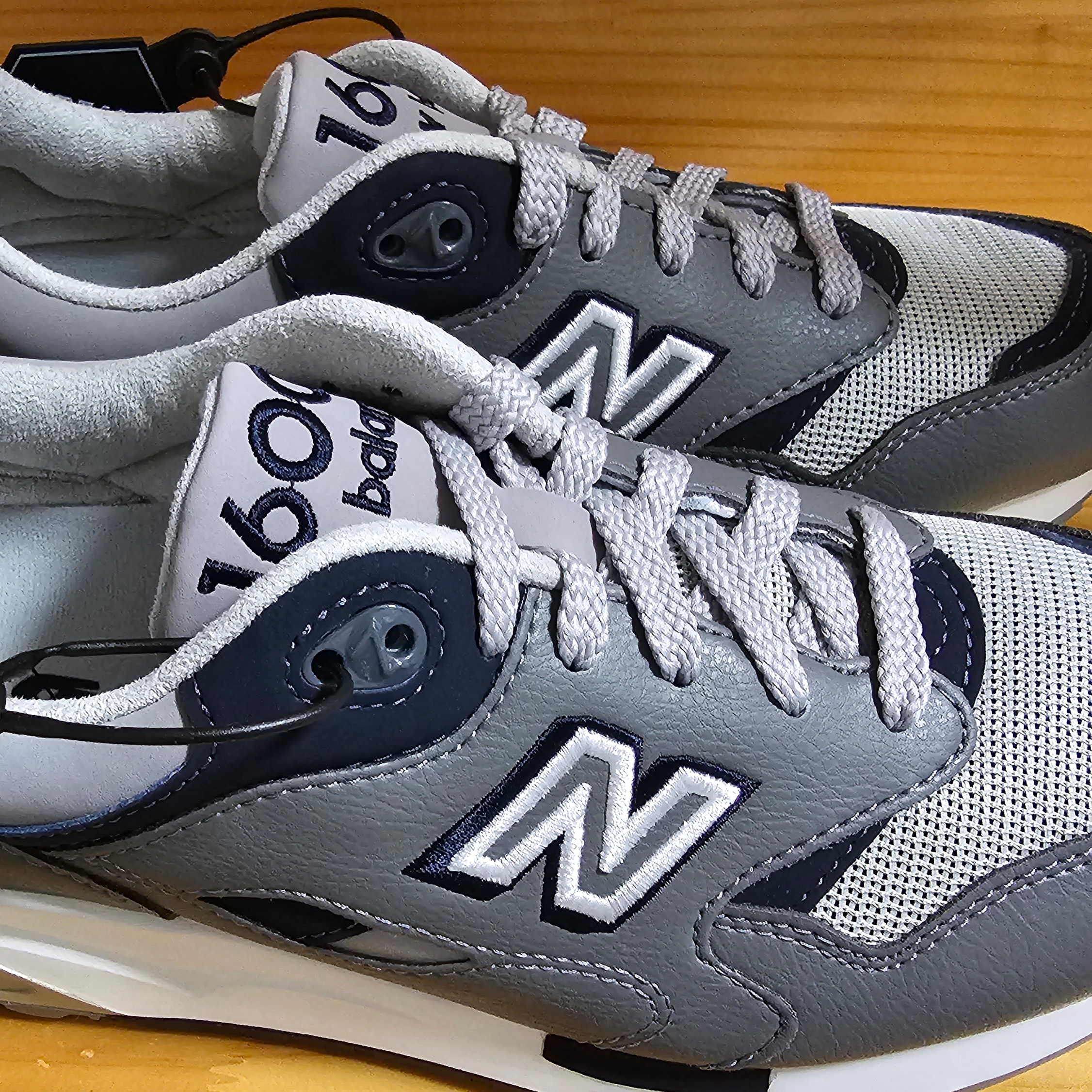 New Balance 1600 Legacy Grey 착용 스타일 - 1