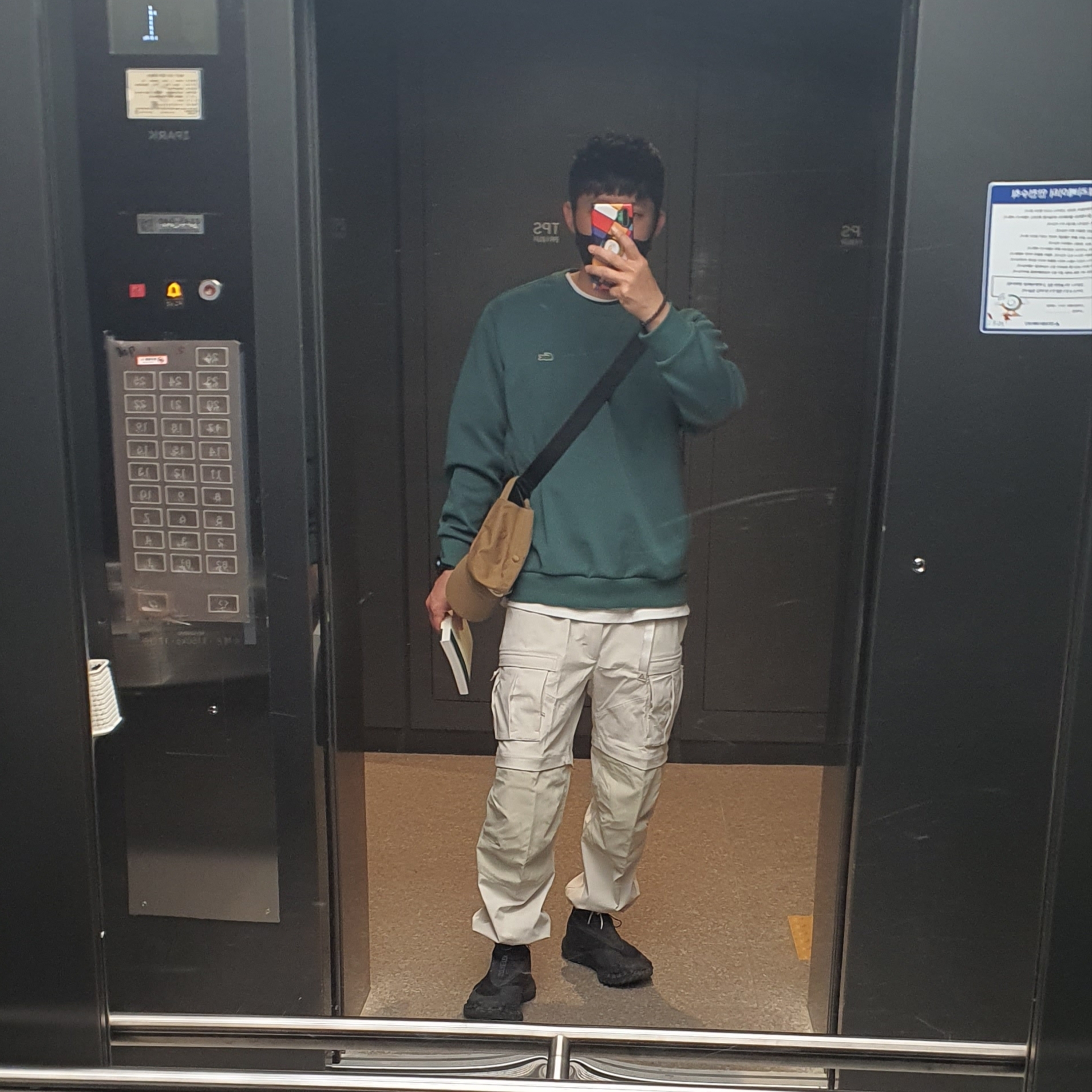 Nike ACG Smith Summit Cargo Pants Light Bone - Asia, Nike NRG ACG Hike Box T-Shirt Black - Asia 착용 스타일