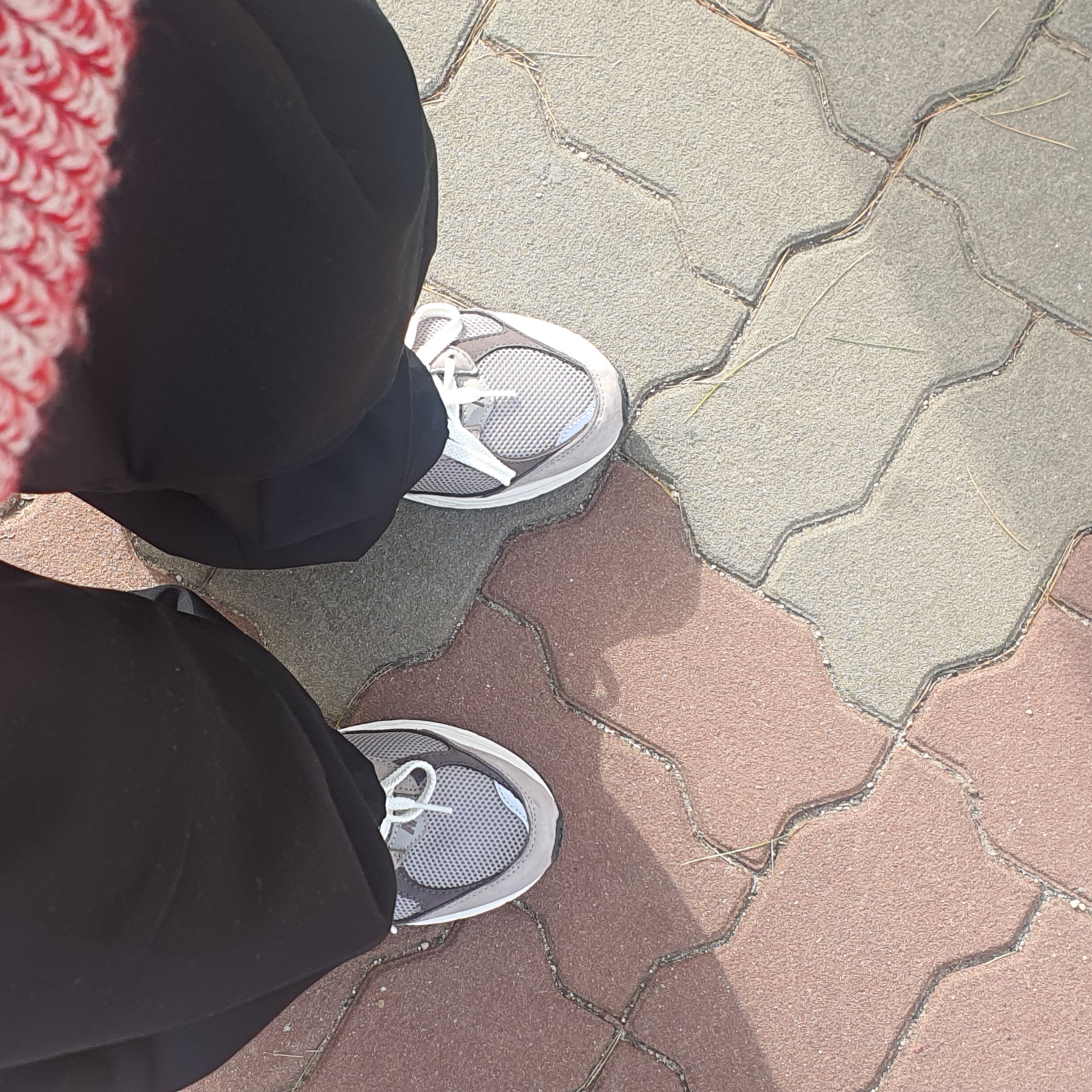 New Balance 2002 Warm Alpaca 착용 스타일