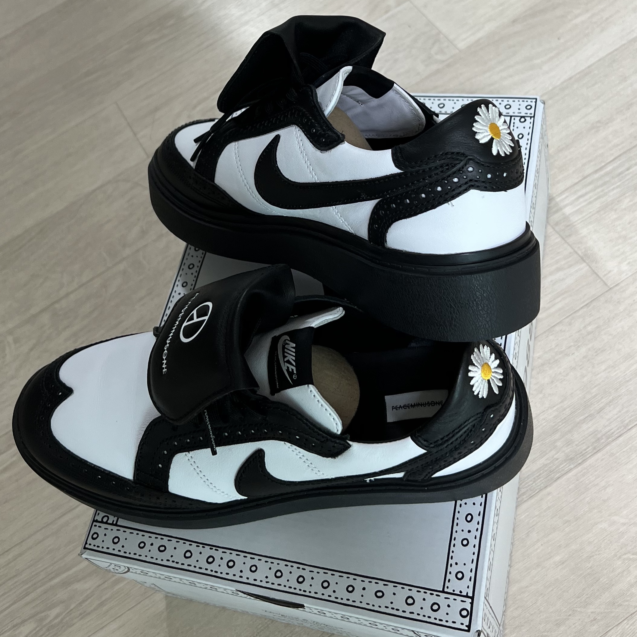 Nike x Peaceminusone Kwondo1 Black and White 착용 스타일 - 3