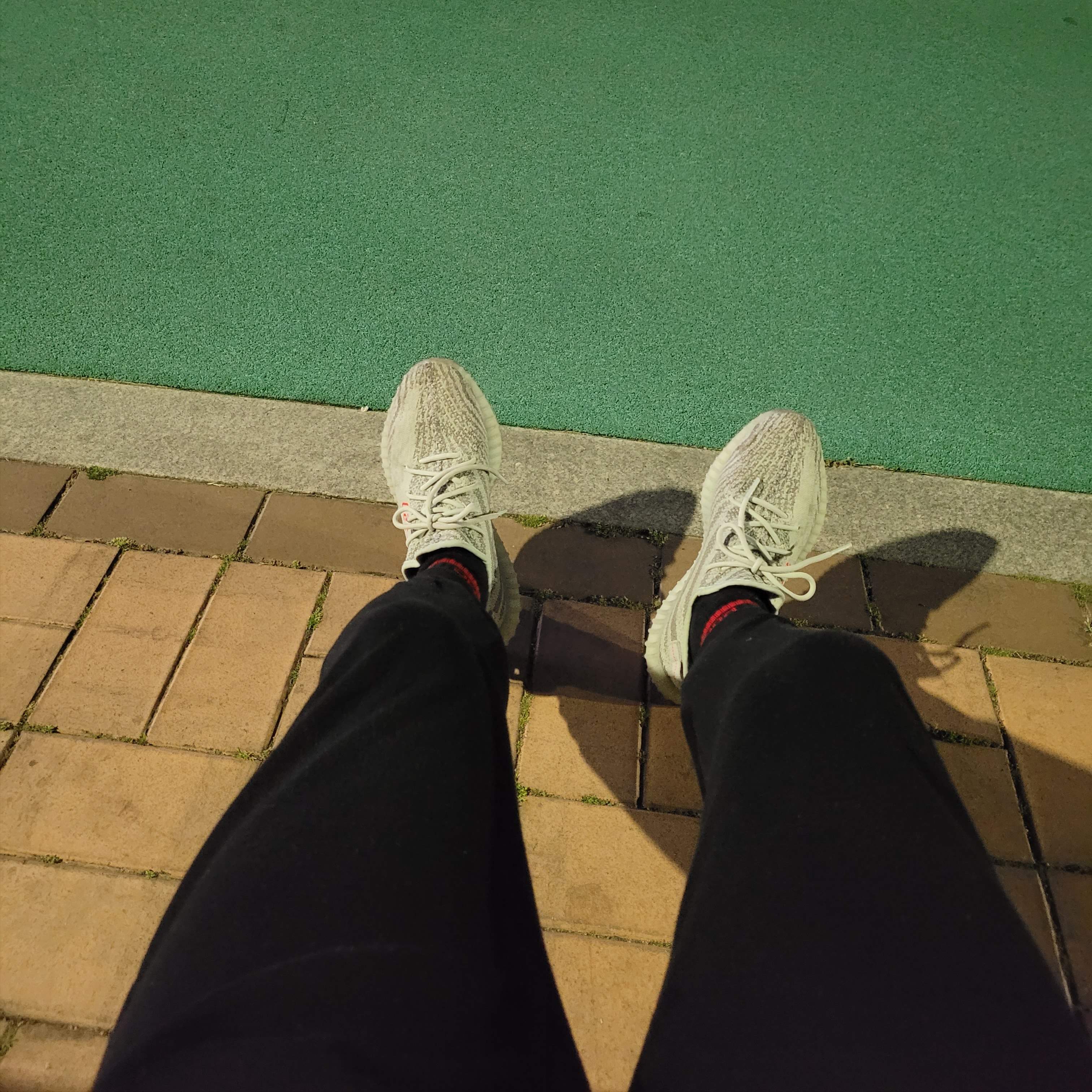 Adidas Yeezy Boost 350 V2 Blue Tint 2017 착용 스타일