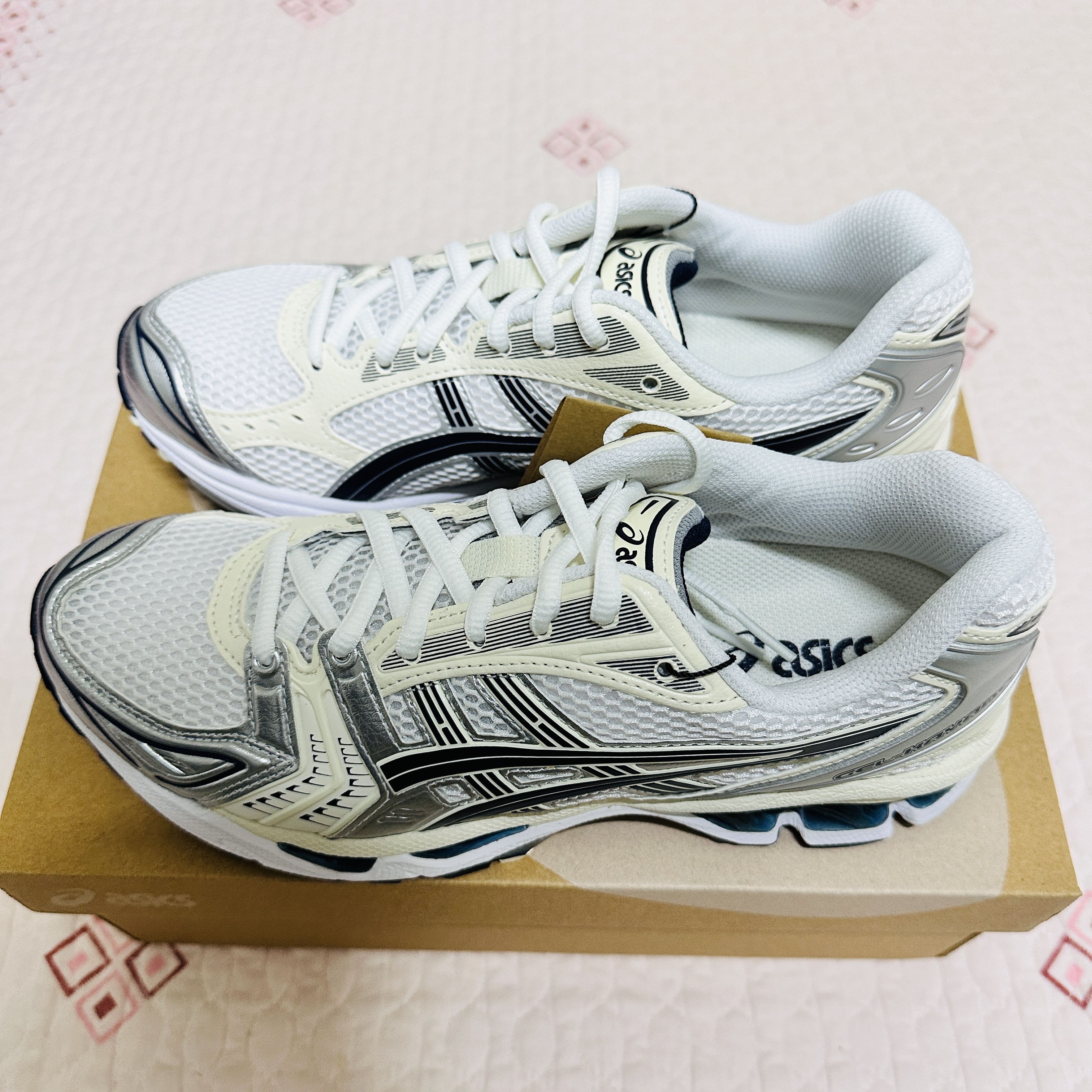 (W) Asics Gel-Kayano 14 White Midnight 착용 스타일 - 2