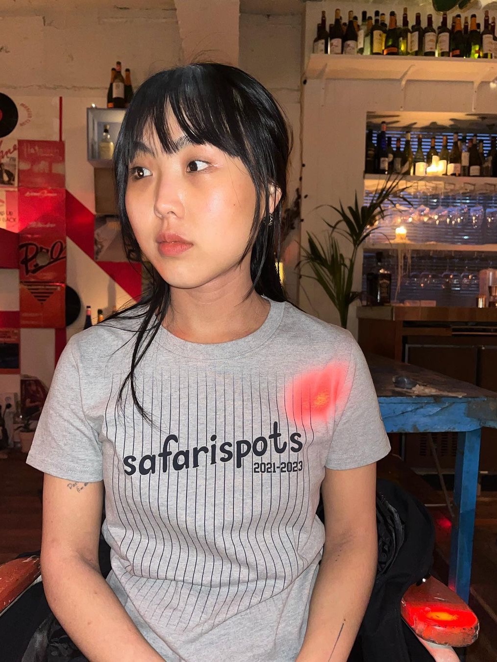 Safarispot Women 1/2 Safarispots Magazine Tee Gray 착용 스타일 - 2