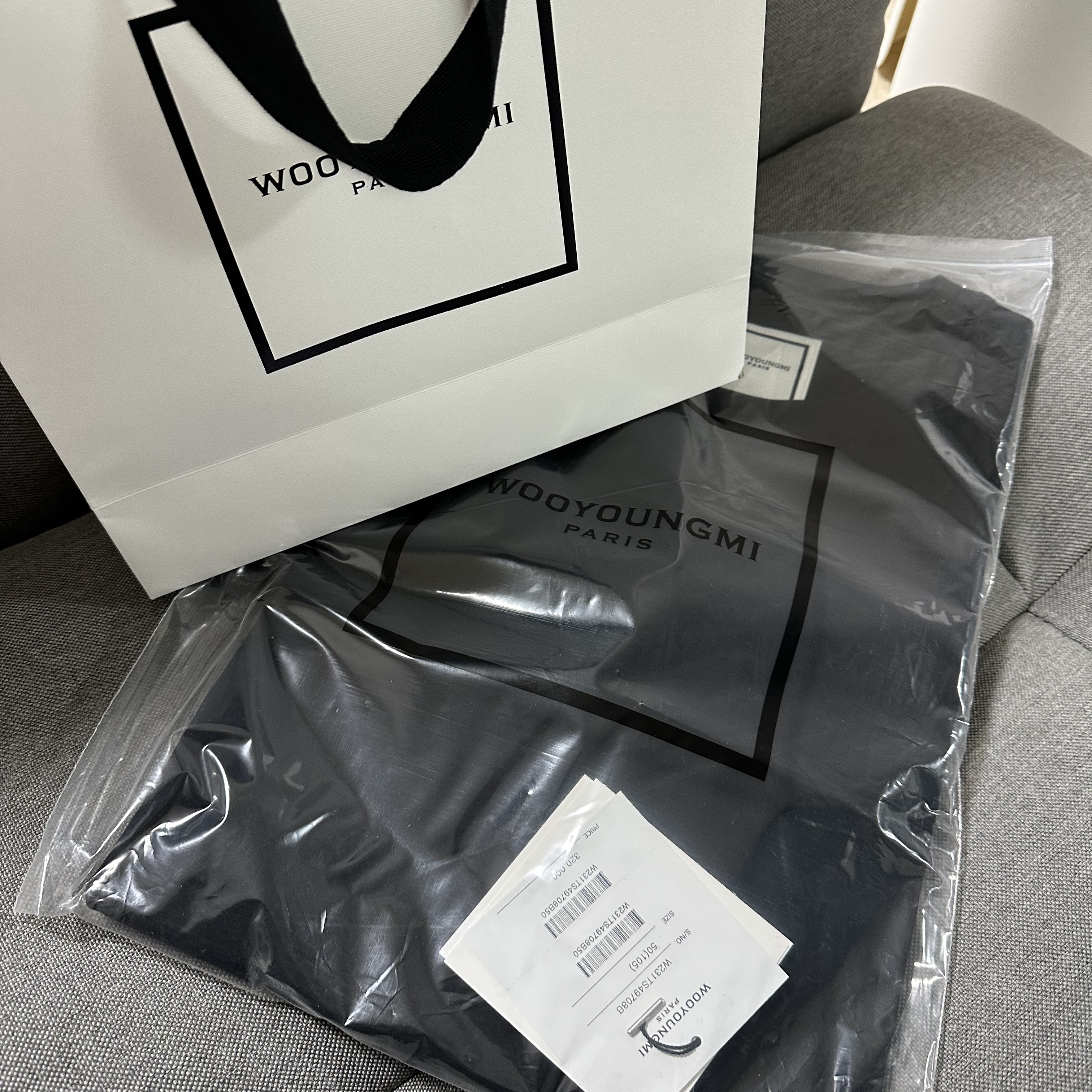 Wooyoungmi Flower Print Back Logo T-Shirt Black - 23SS 착용 스타일 - 2