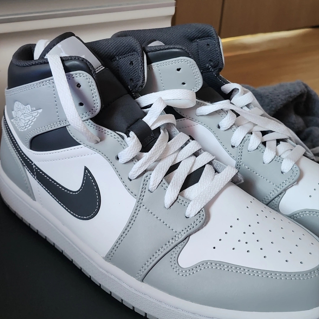 Jordan 1 Mid Light Smoke Grey Anthracite 착용 스타일