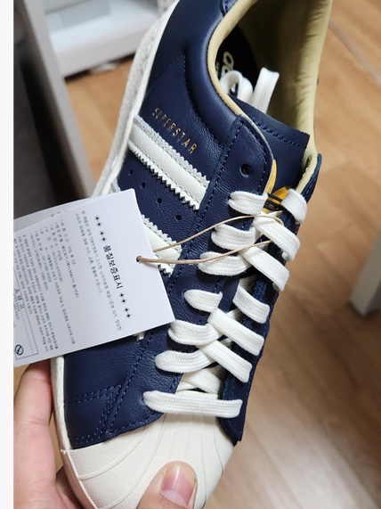Adidas Superstar 80s Tany Night Indigo Off White 착용 스타일