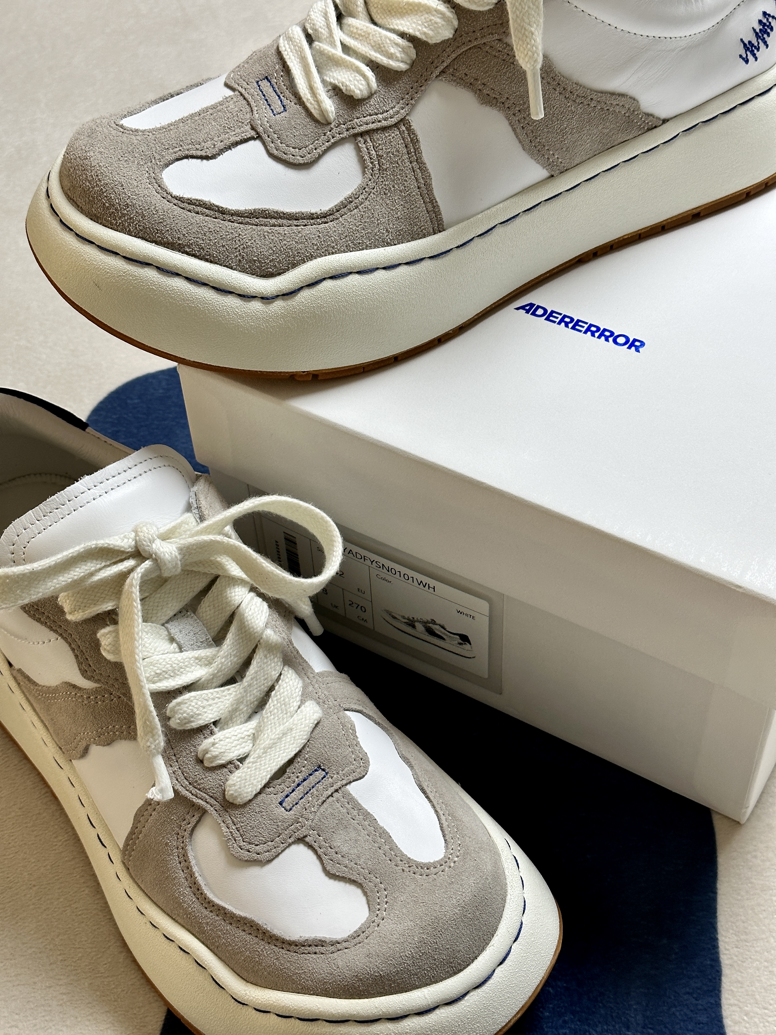 Maison Kitsune x Ader Error Tetris Fox T-Shirt Off White, Ader Error x Zara Leather Shoulder Bag with Knot Blue 착용 스타일 - 2