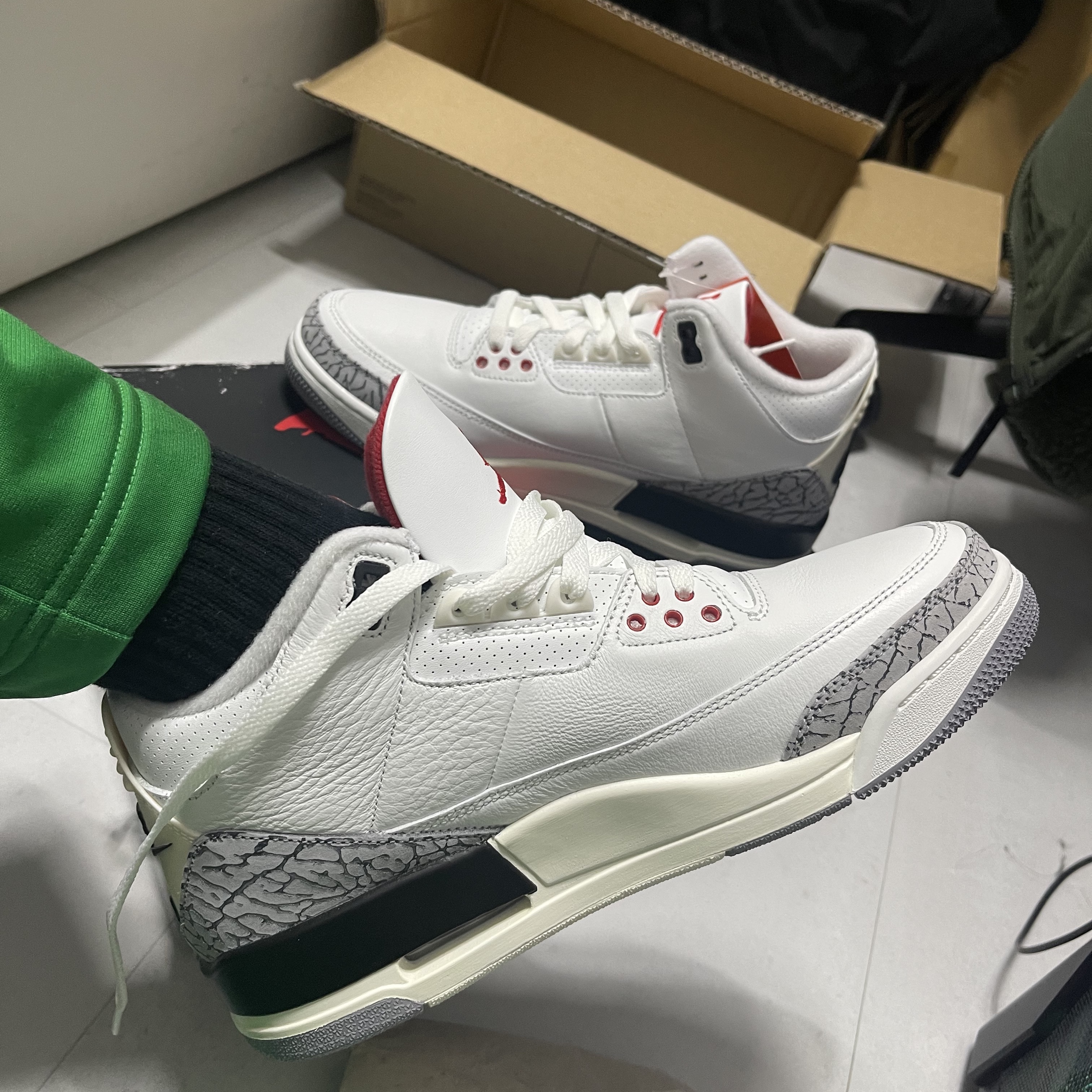 Jordan 3 Retro White Cement Reimagined 착용 스타일 - 5